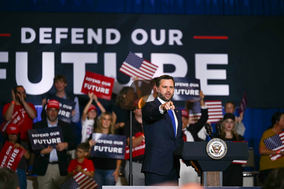 Awkward moment JD Vance calls opponents ‘fart left’ in speech - then backpedals