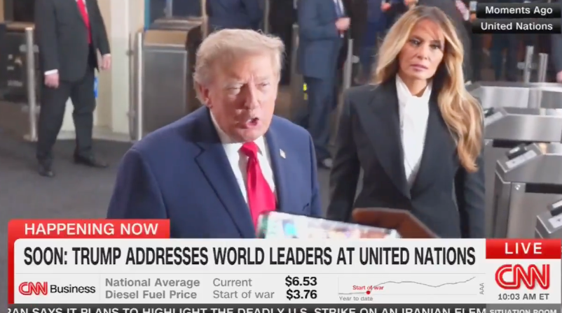 トランプ大統領は、コリンズ氏とCNNは滞在中に同氏を「報道すべきではなかった」と述べた