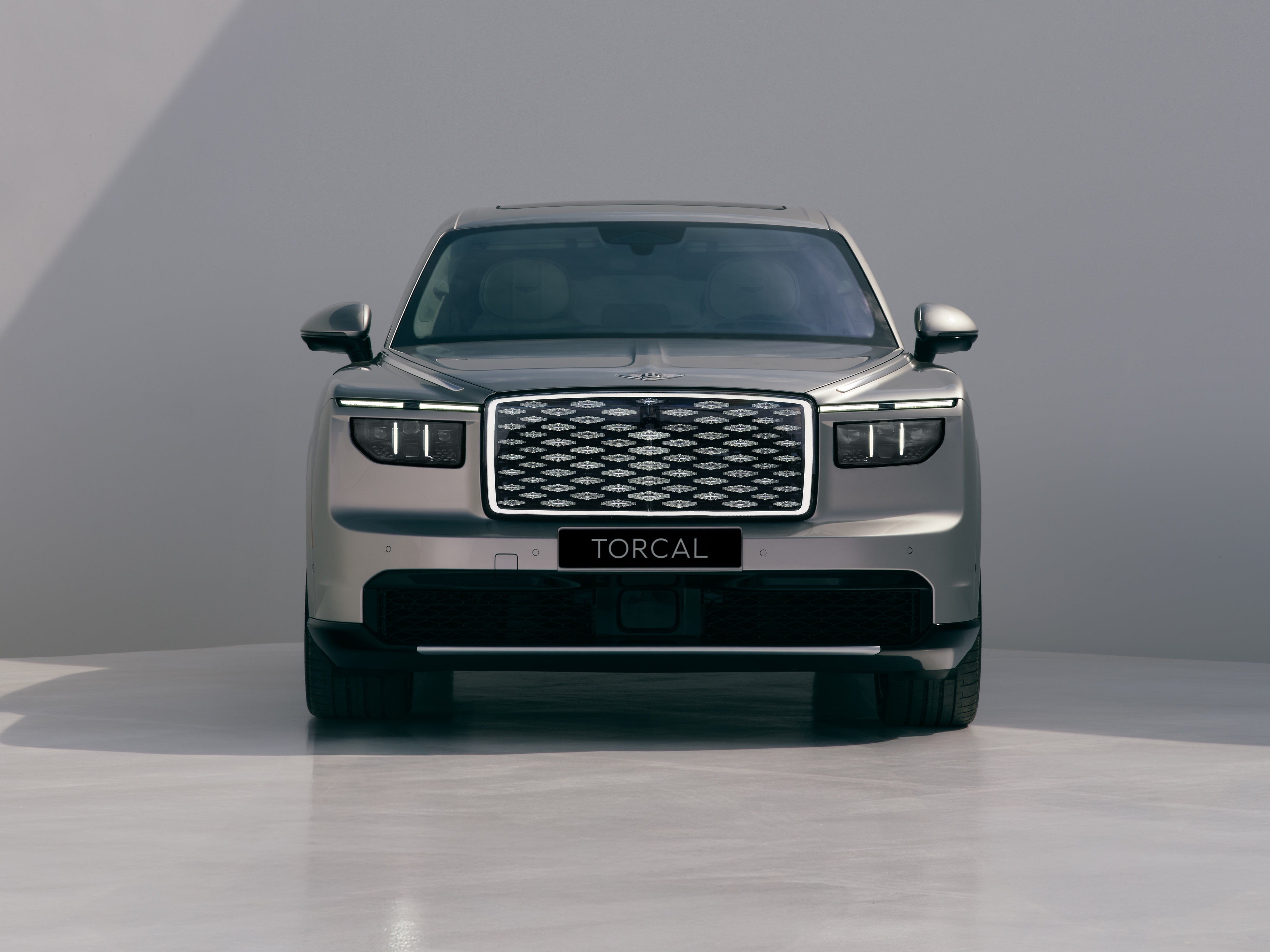 The Torcal's front grille features an illuminated diamond pattern (Bentley)