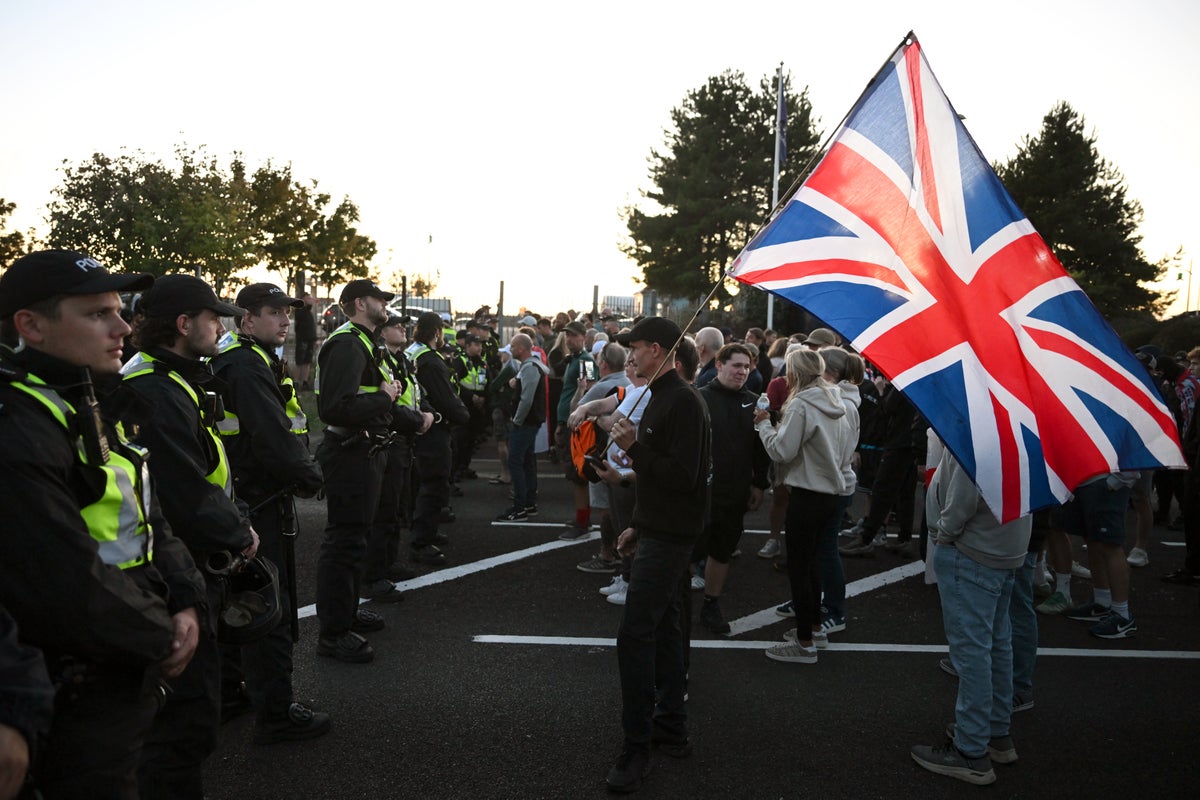 Hundreds of anti-migrant protesters gather in Gosport believing small boat was due to disembark there