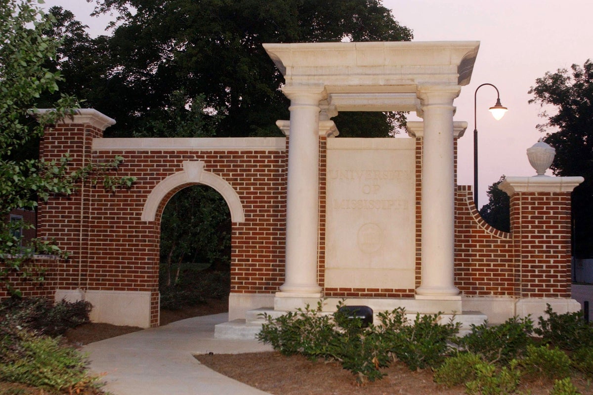 Packaged kratom found at death scenes of two Ole Miss students. How dangerous is the drug?
