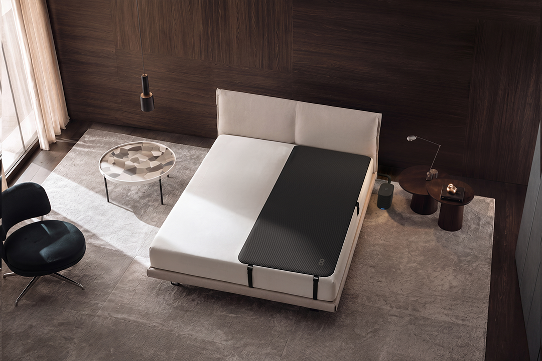 There are physical controls on the edge of the mattress topper (Eight Sleep)