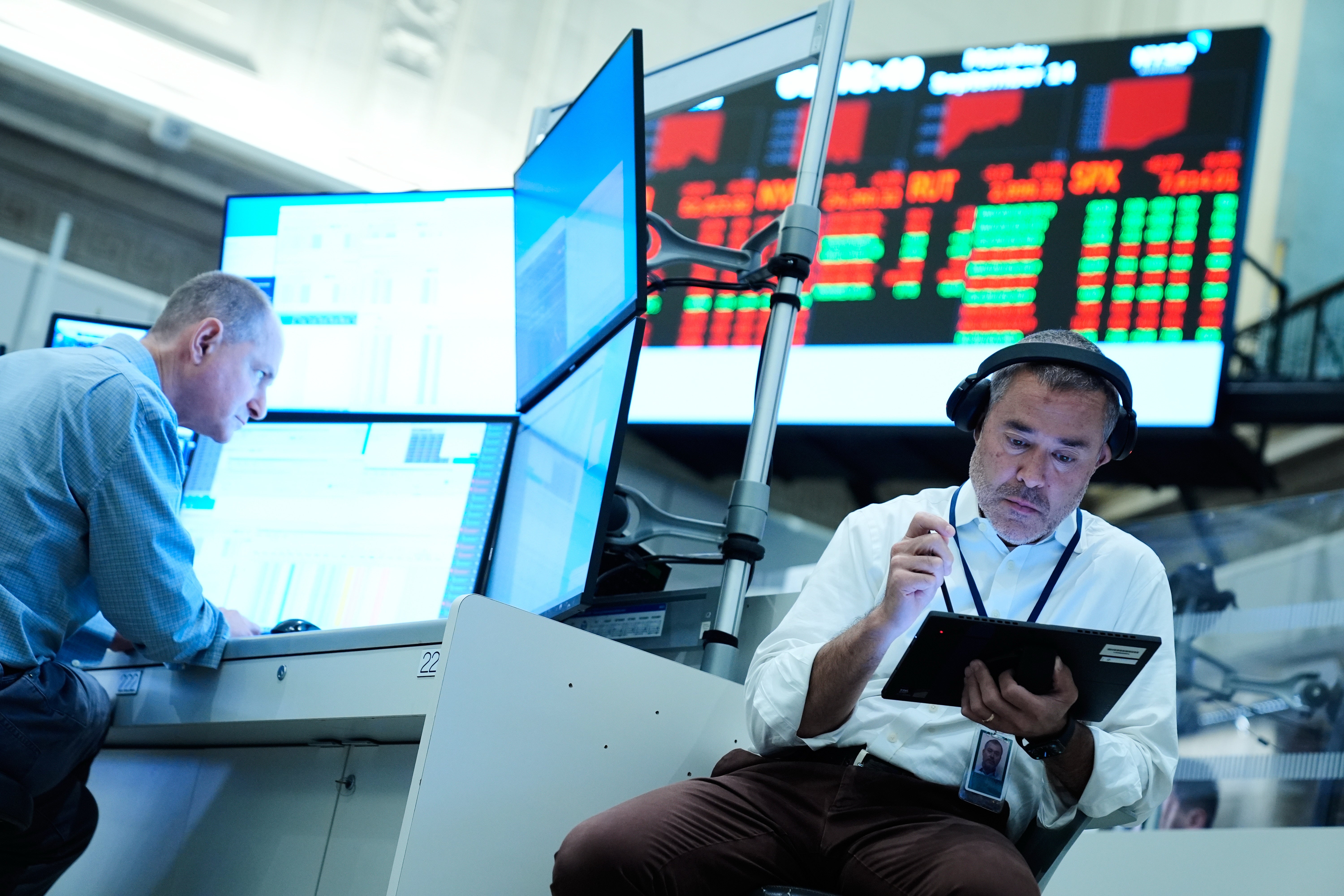independent.co.uk - Yuri Kageyama - Asian shares trade mixed as markets eye oil prices, US bonds, and currency fluctuations