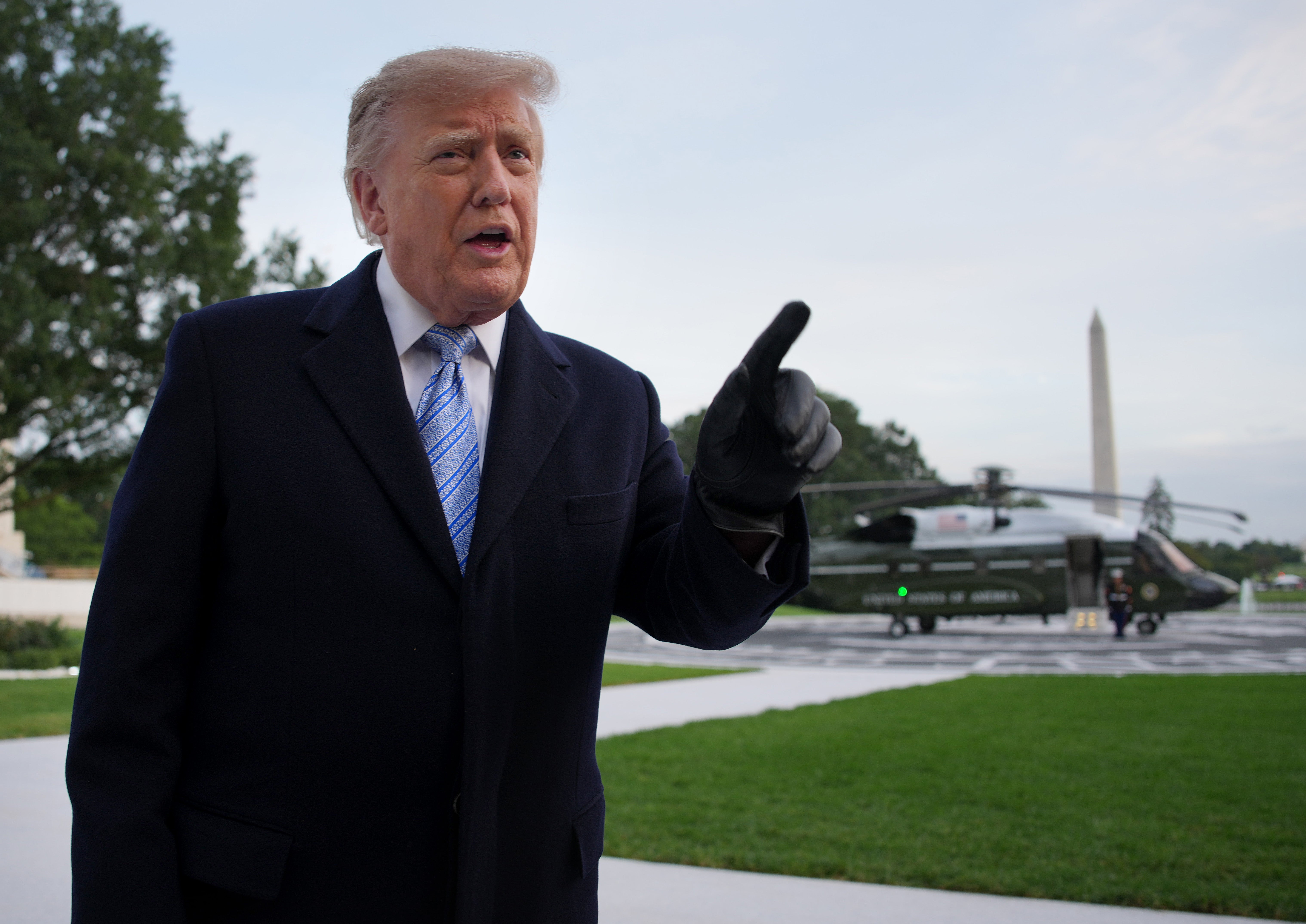 Trump suffers another microphone failure as press pool continues White House boycott