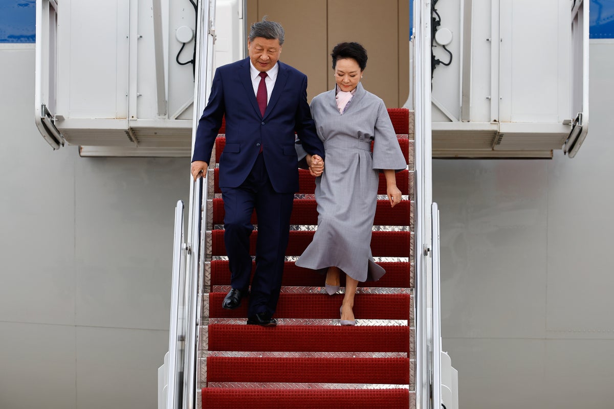 Xi’s unsteady arrival in Washington for Trump talks does nothing to dispel health rumours