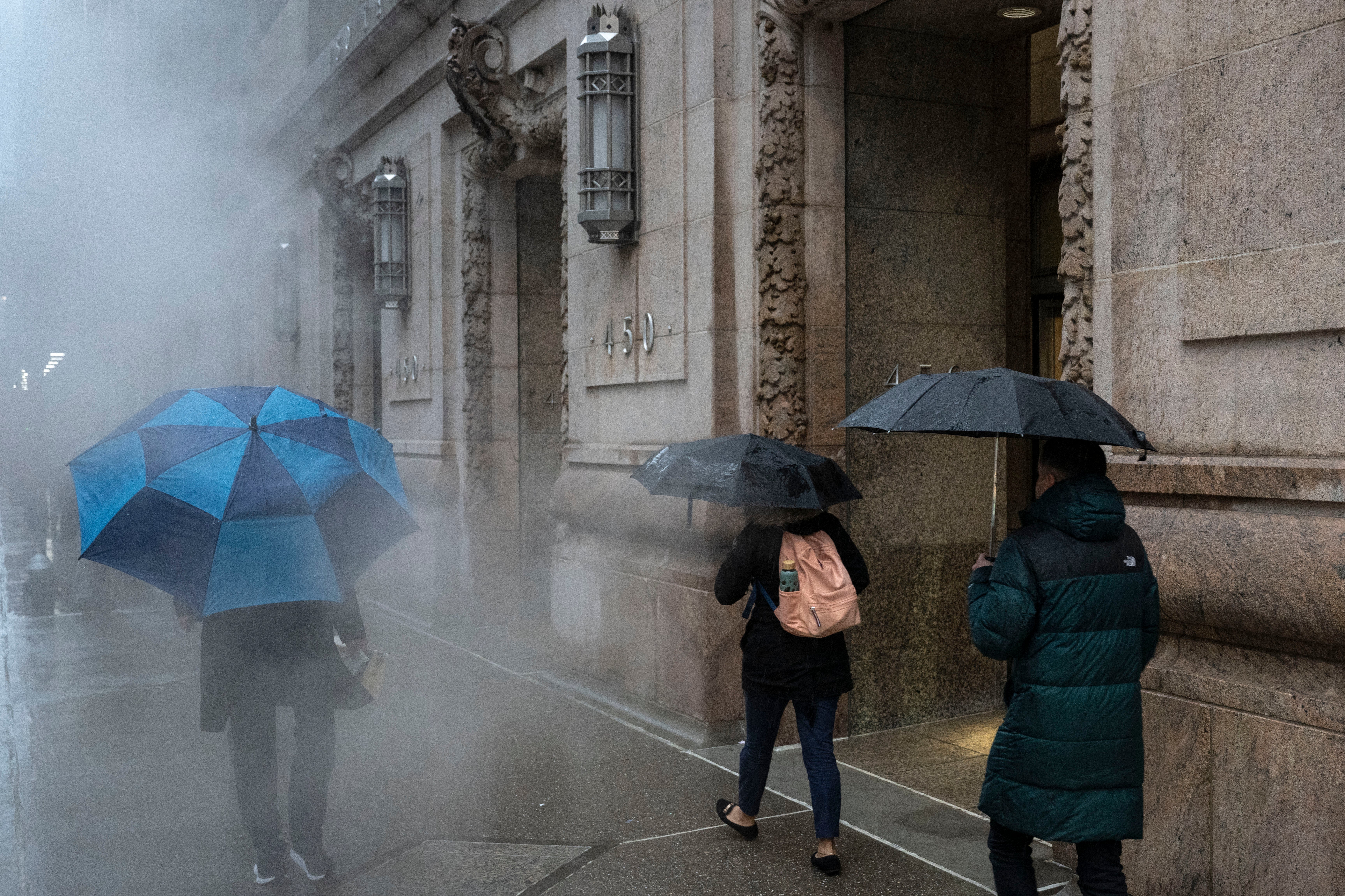 A nor’easter is expected to bring heavy rain, major flooding and potential power outages to the East Coast this weekend