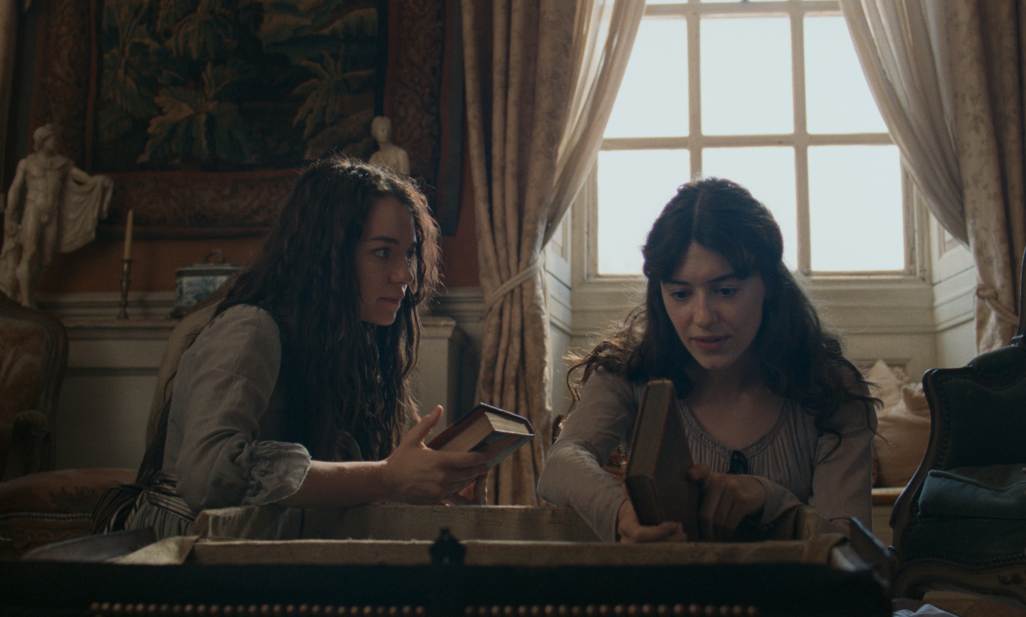 The film stars Daisy Edgar-Jones as Elinor and Esmé Creed-Miles as Marianne