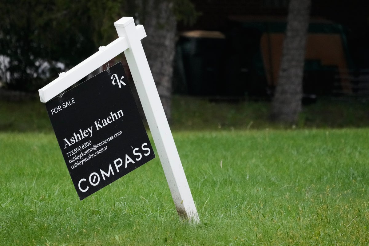 U.S. 30-year mortgage rate rises above 7% for fifth straight week