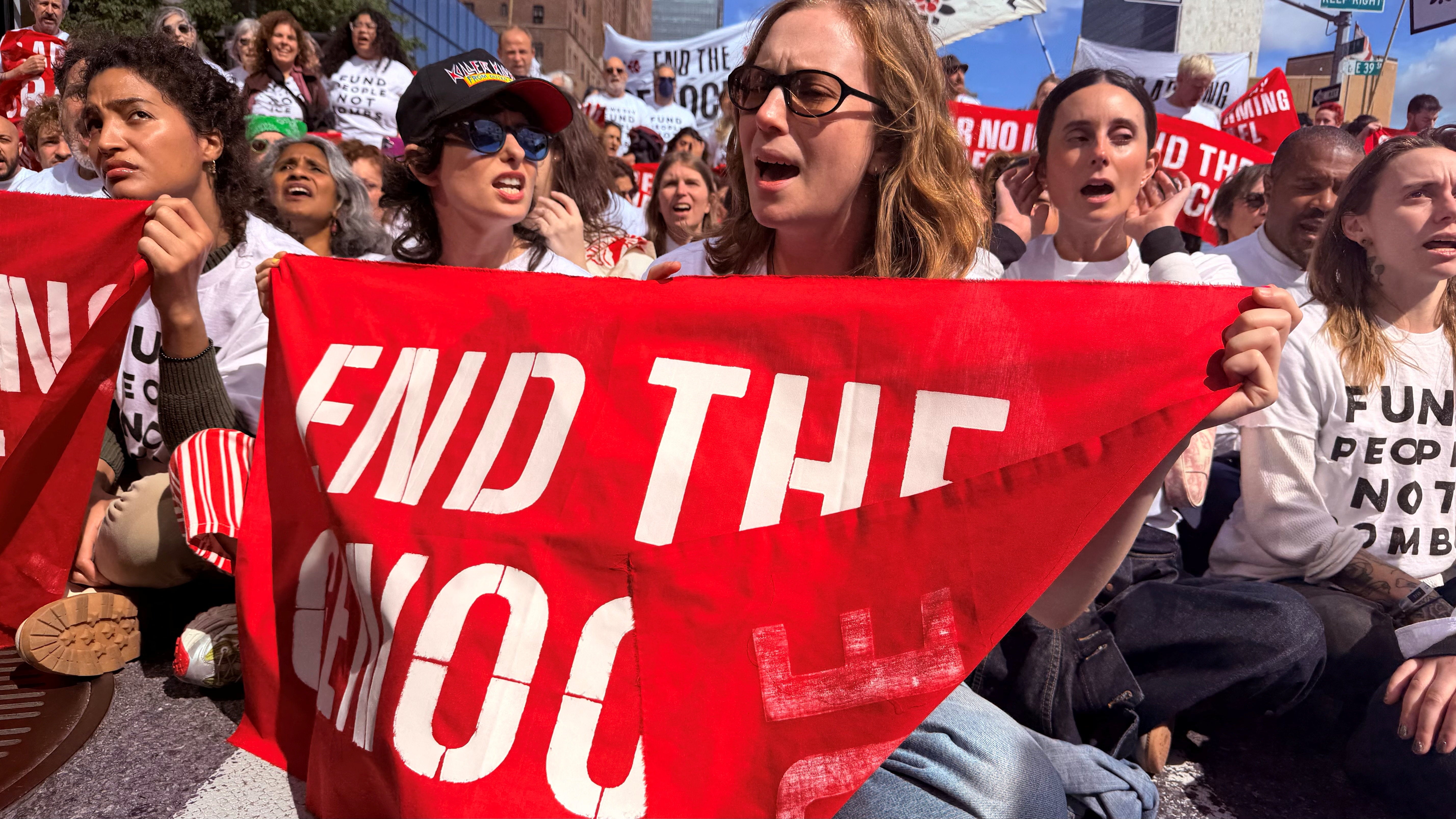 ‘Hacks’ star Hannah Einbinder held up a flag reading ‘End the genocide’ outside the UN