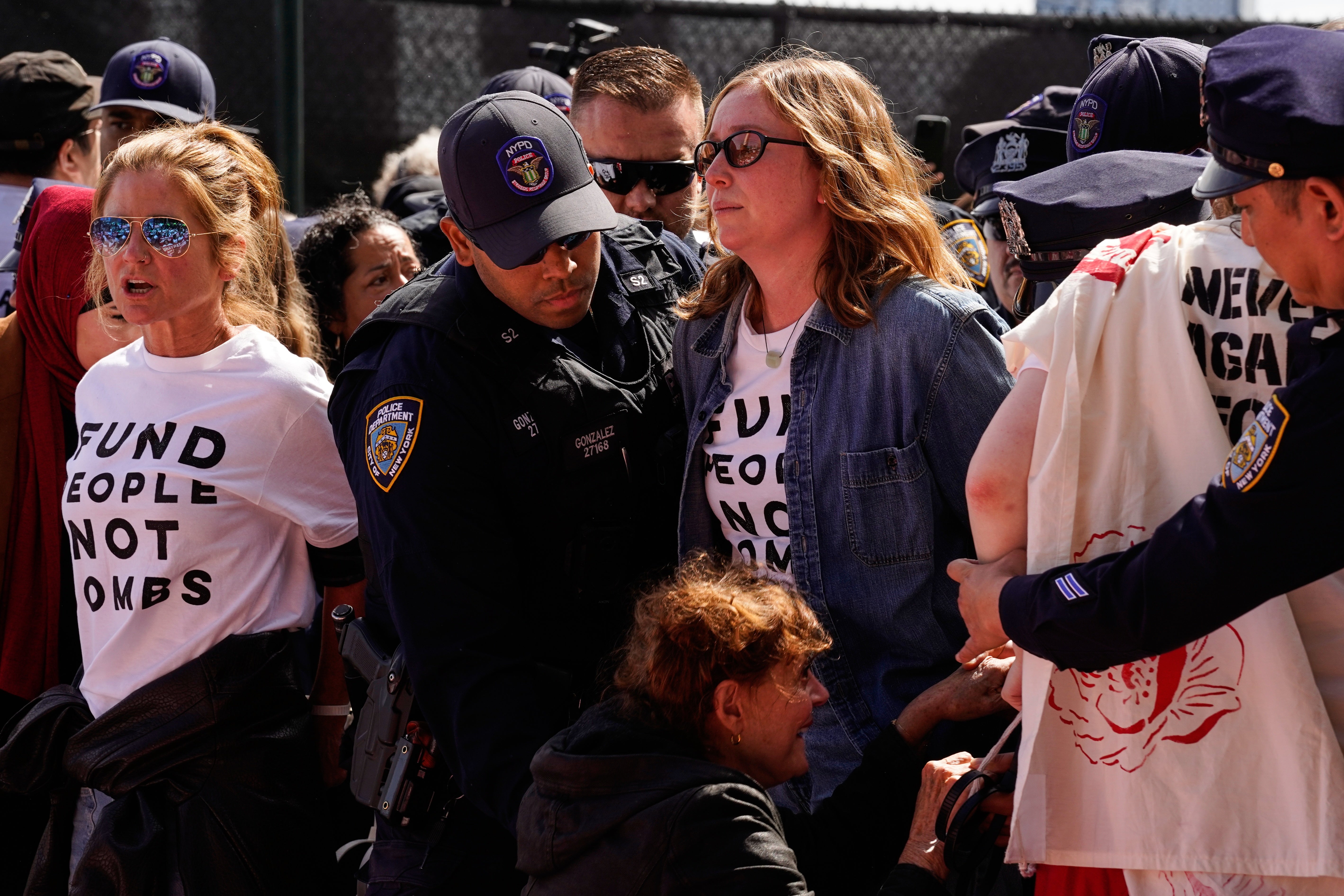 Hacks star Hannah Einbinder speaks out after arrest at Netanyahu protest:  'Genocide is the headline' | The Independent