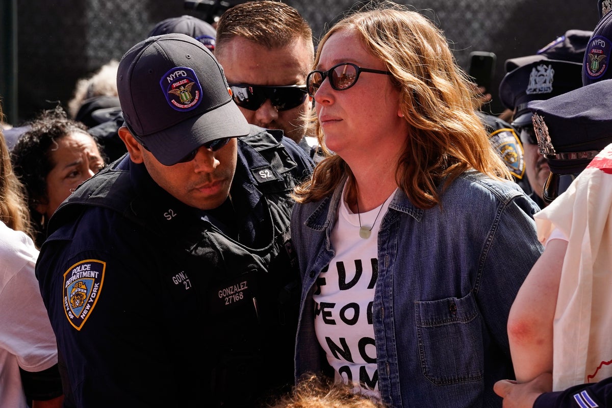 Hacks star Hannah Einbinder speaks out after arrest at Netanyahu protest: ‘Genocide is the headline’