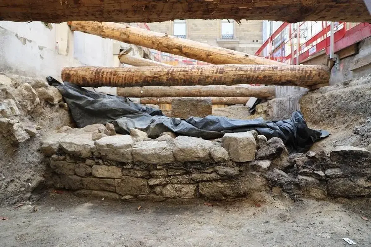 Ancient Gallic Wall Near Notre-Dame Revealed