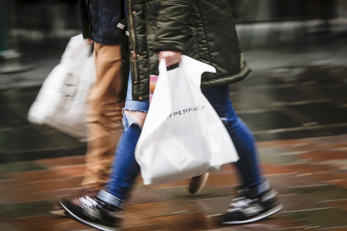 Consumer confidence edges up as GfK index remains below zero