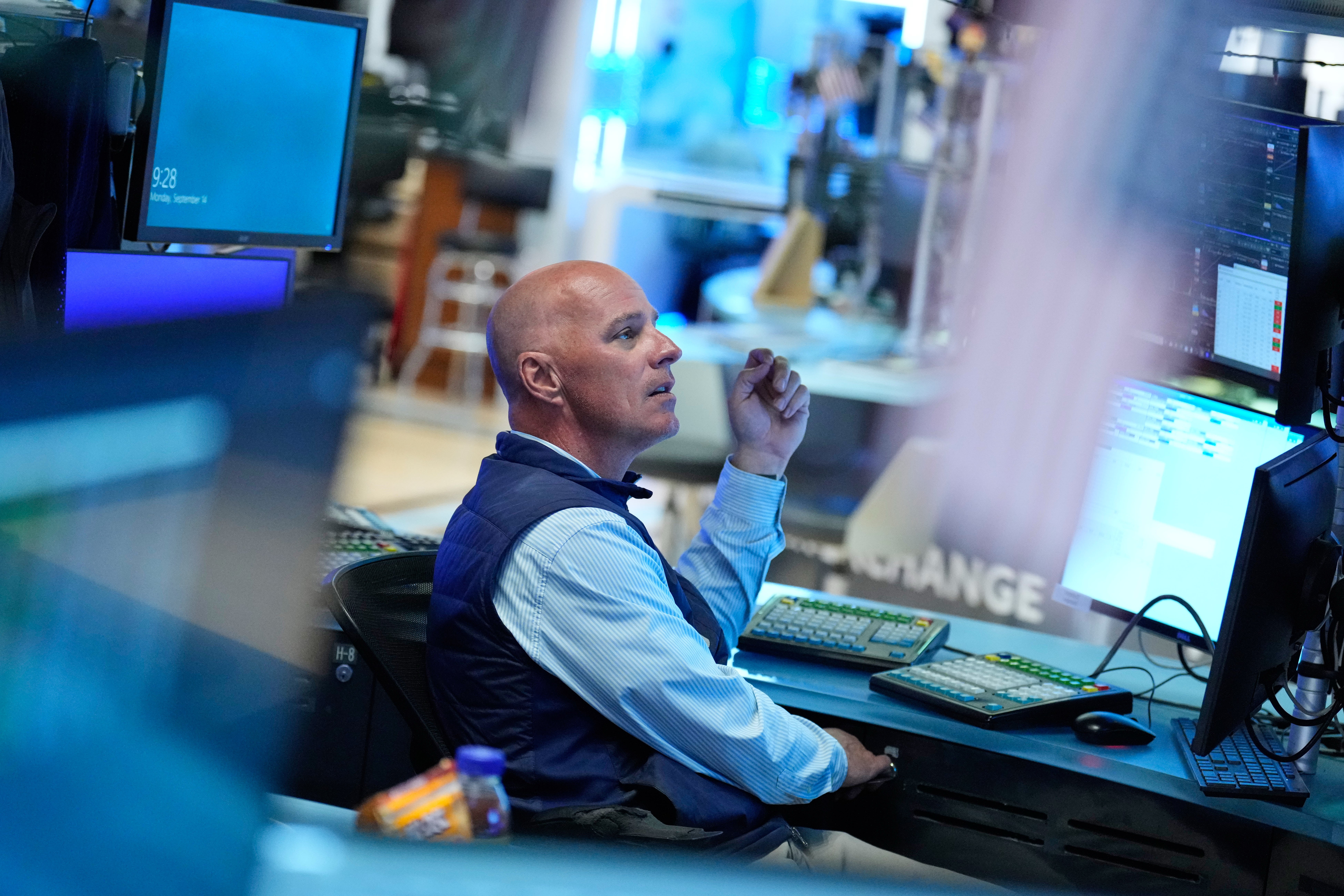 independent.co.uk - Chan Ho-Him - Asian shares are mixed after global bond sell-off and drop in oil prices