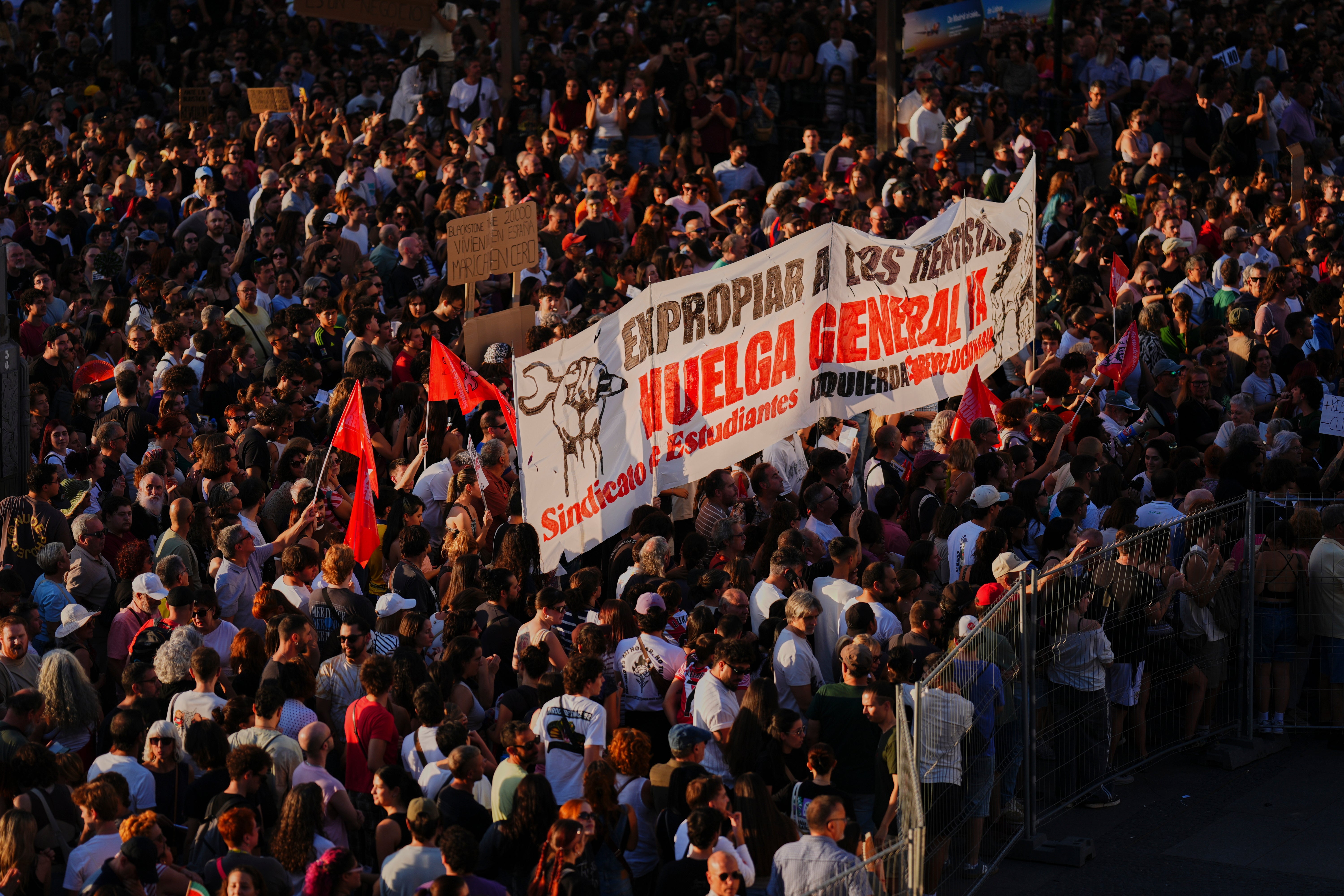 independent.co.uk - Giada Zampano - Thousands march in Madrid to protest Spain's housing crisis after eviction of 87-year-old woman