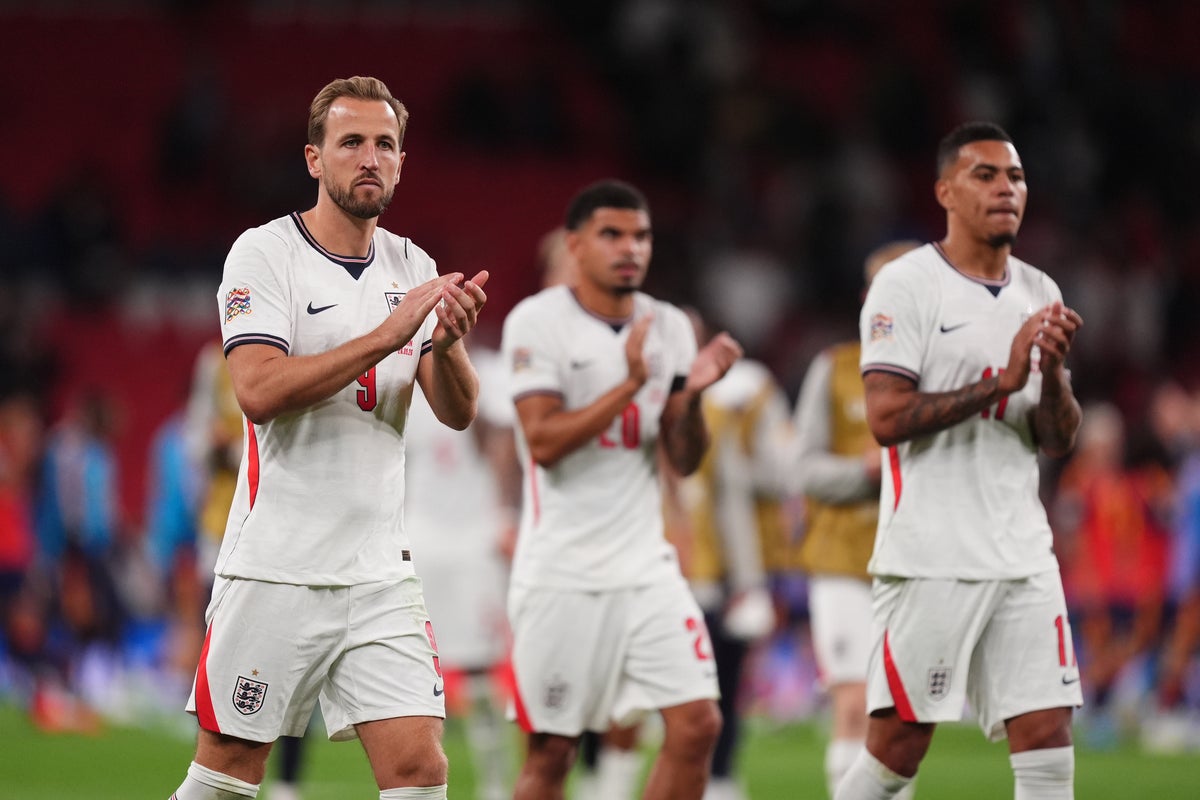 Jugadores de España celebran uno de los goles ante Inglaterra en el césped de Wembley durante la Nations League.
