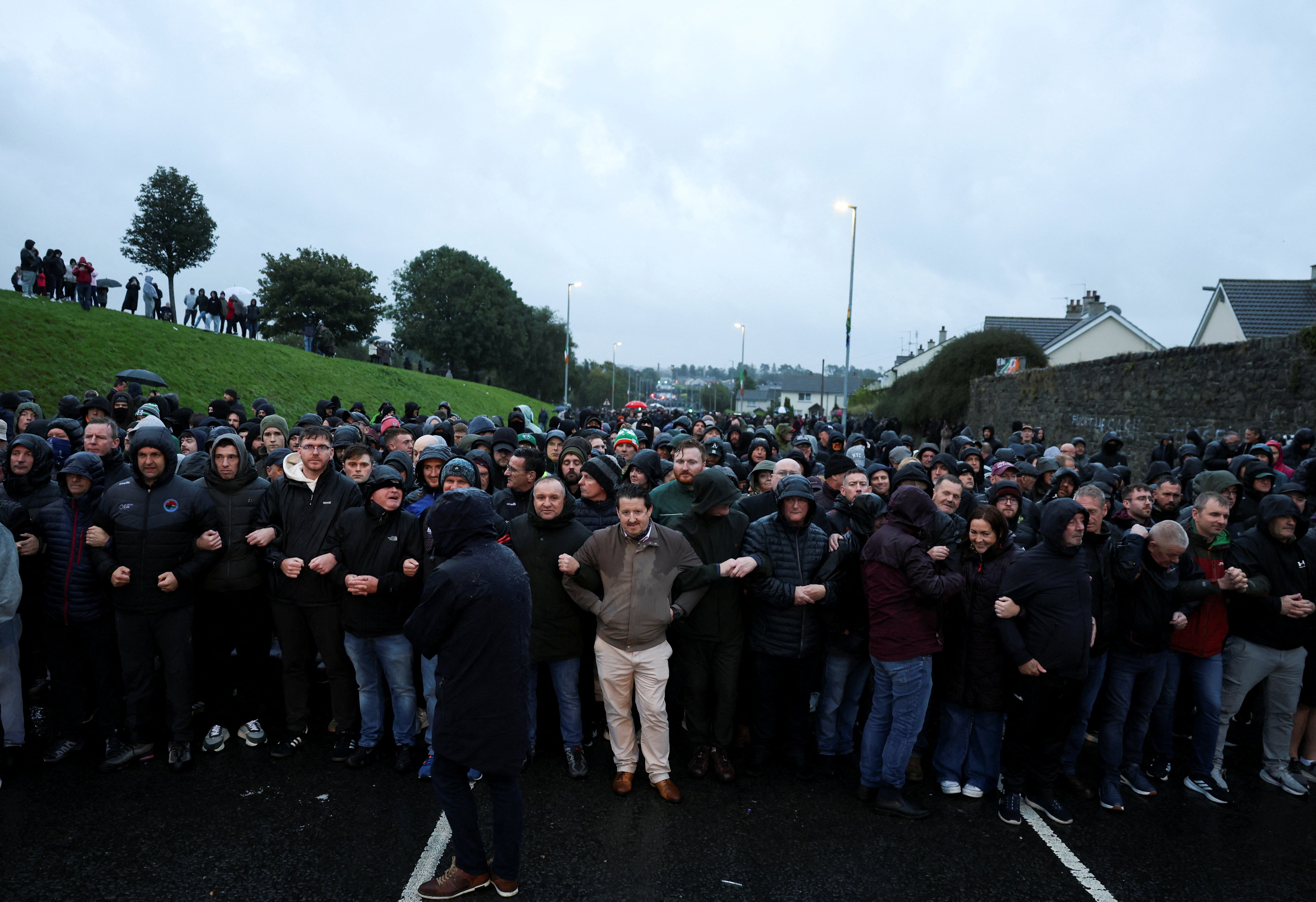 Controversial Orange Order march leaves Drumcree after getting last ...