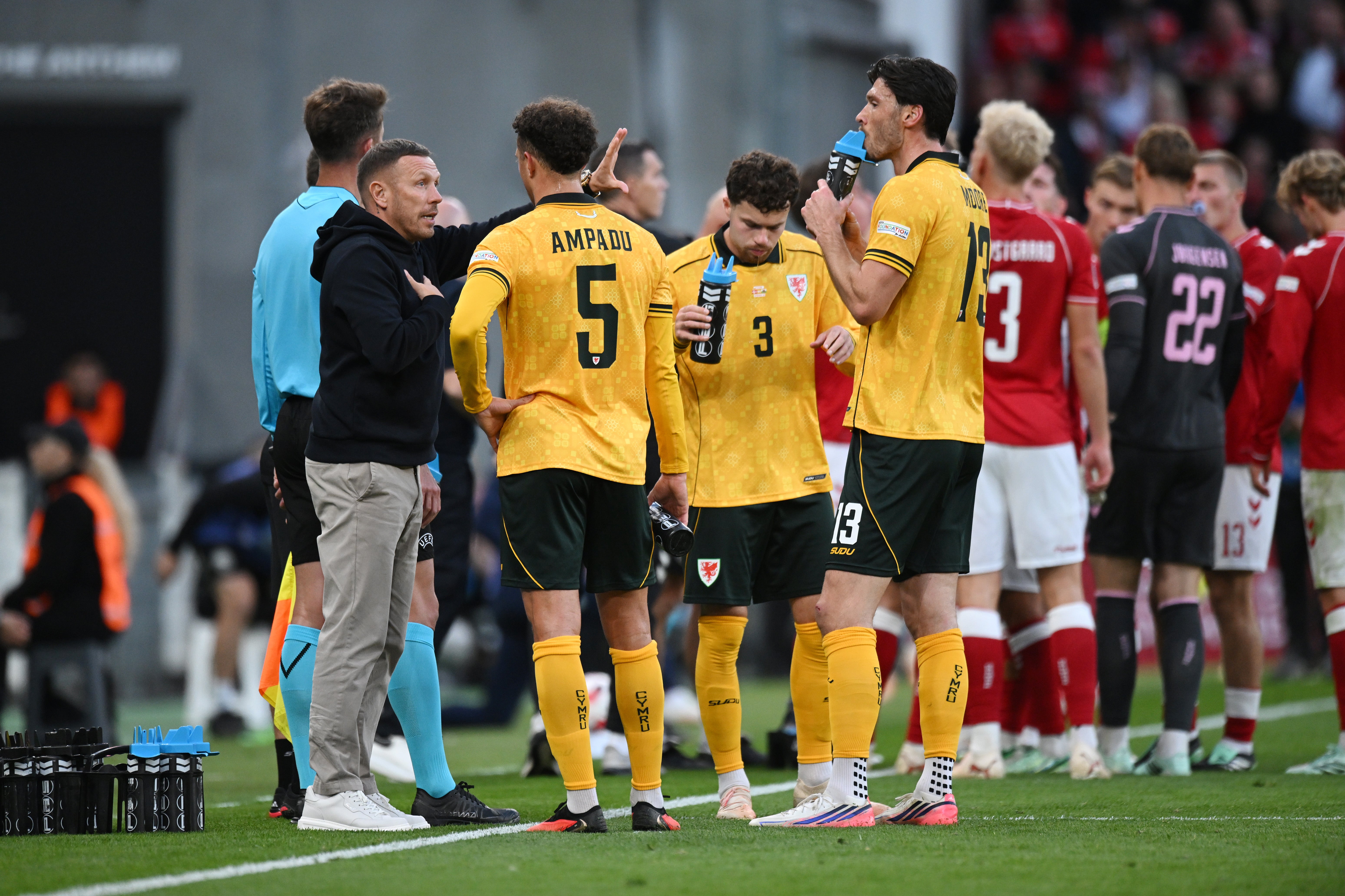 Craig Bellamy, Head Coach of Wales, talks to players