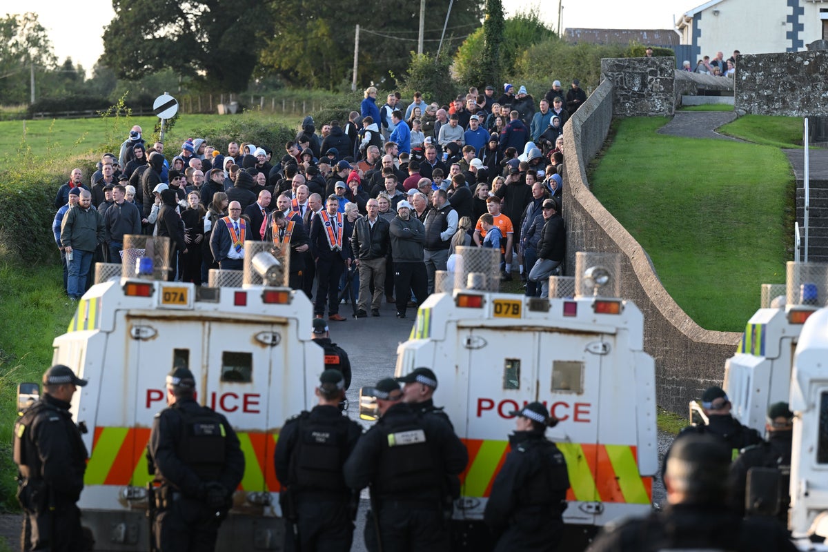 Drumcree standoff: Northern Ireland Secretary calls for calm as thousands of protesters block Orange Order march