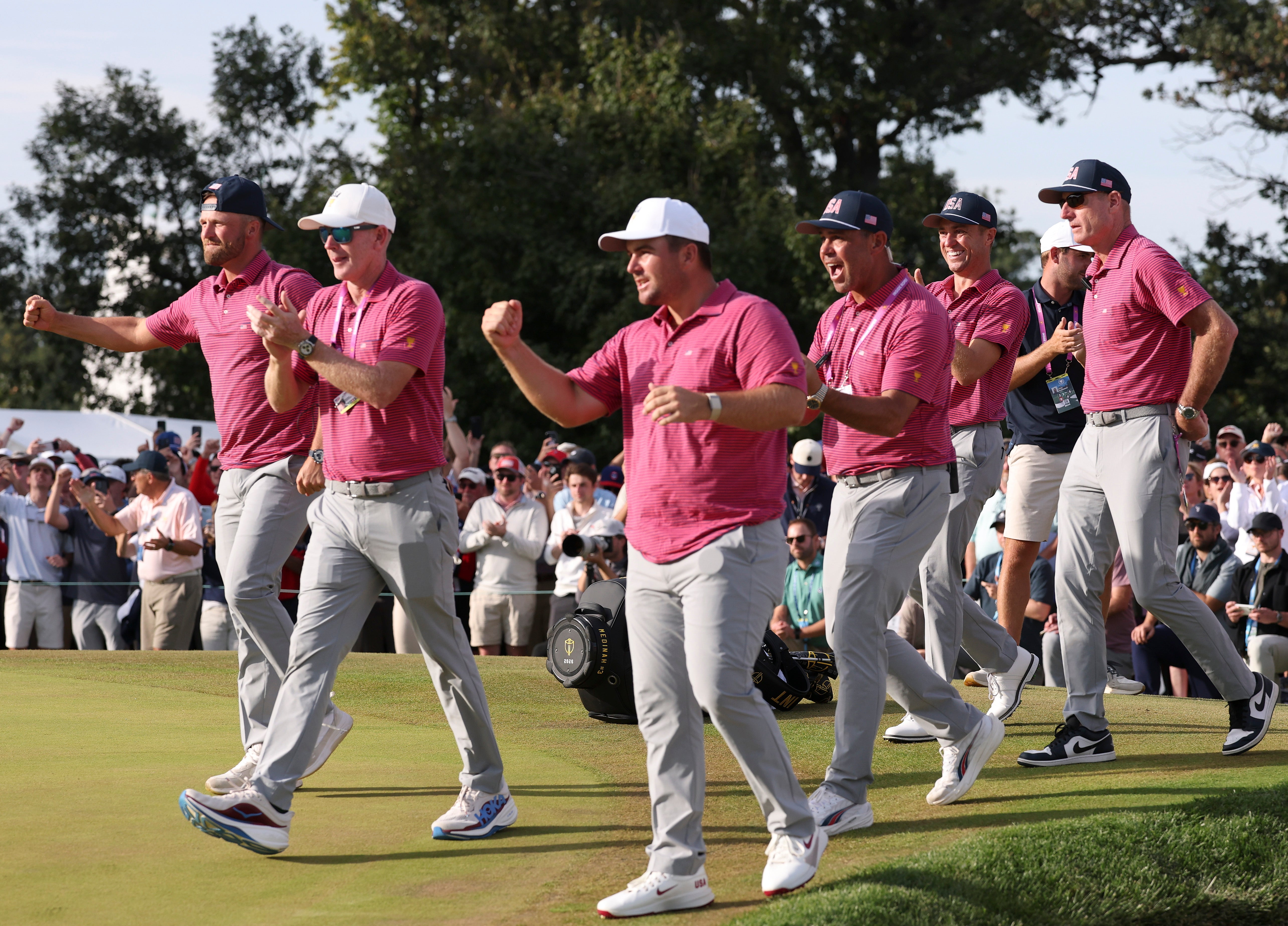 Wyndham Clark, Captain Brandt Snedeker, Chris Gotterup, Assistant captain Gary Woodland, Justin Thomas and Assistant captain Jim Furyk celebrate (Getty)
