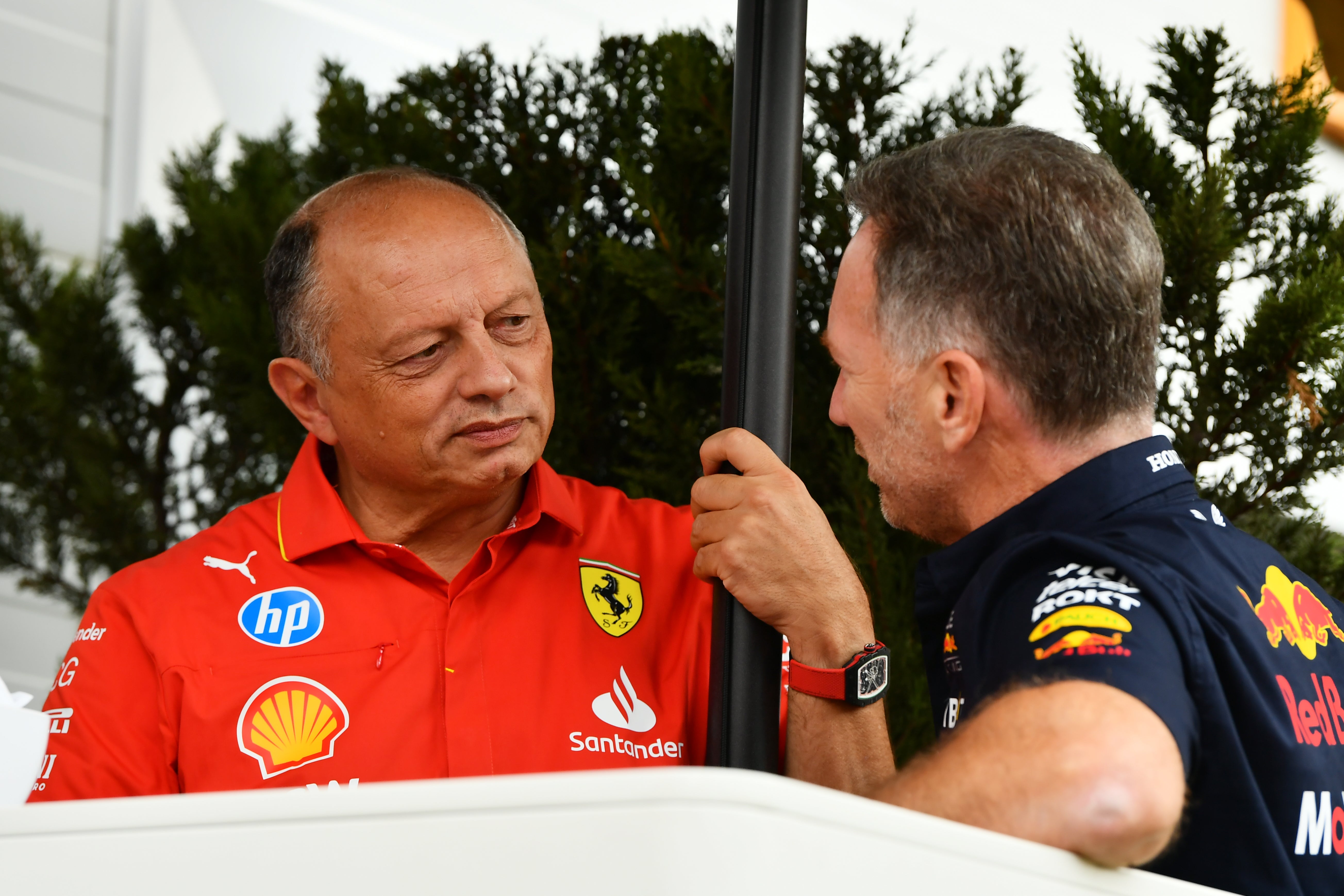 Fred Vasseur (left) speaking to former Red Bull team principal Christian Horner (Getty)