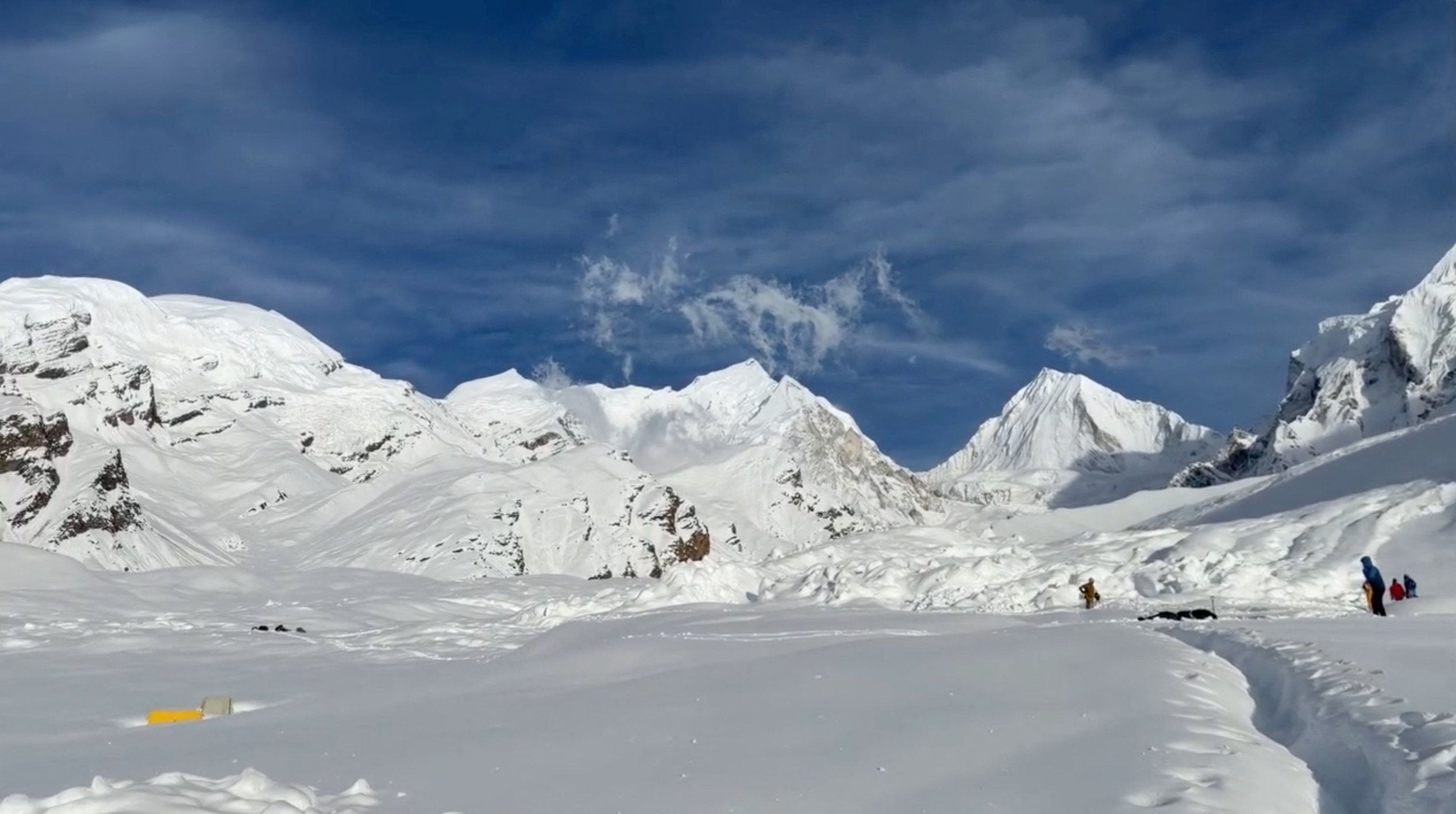 independent.co.uk - Shweta Sharma - Bad weather forces Nepal to suspend search for missing climbers after avalanche