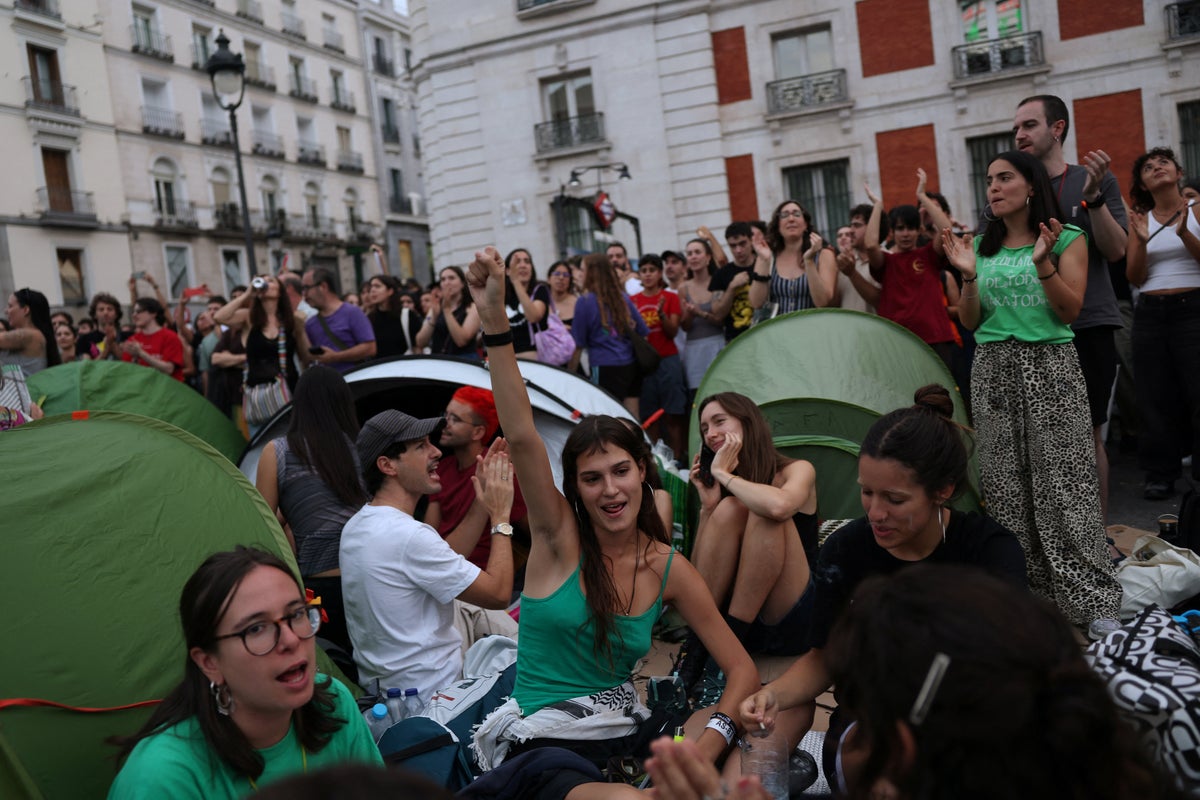 Spain set to ban evictions after nationwide outrage over 87-year-old removed from home