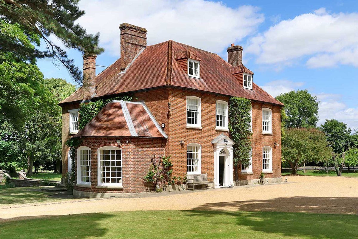Georgian Manor house worth £2.39m going to auction this month – with its own moat