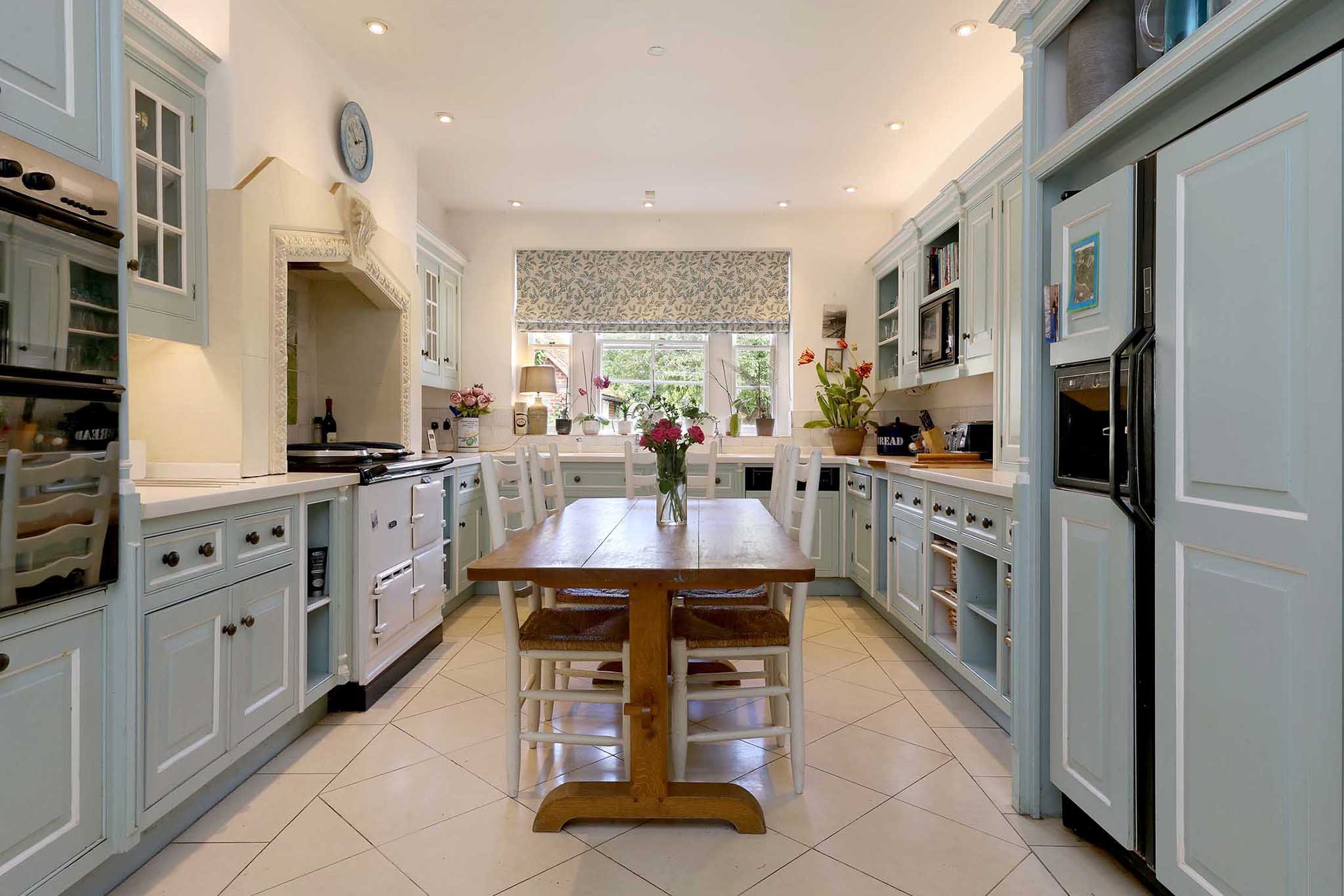Copcourt Manor is set within 4.95 acres and has a separate flat and cottage