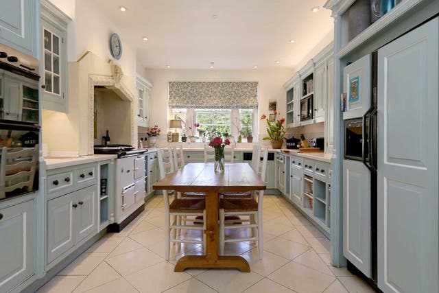 Copcourt Manor is set within 4.95 acres and has a separate flat and cottage