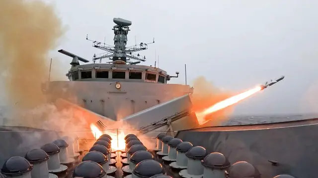 US and UK armed forces sank a decommissioned warship off the coast of Scotland
