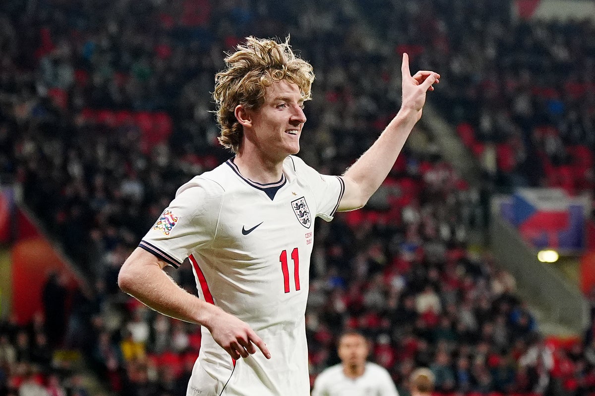 Czech Republic v England LIVE: Gordon heads Three Lions into lead against 10-men Czechs