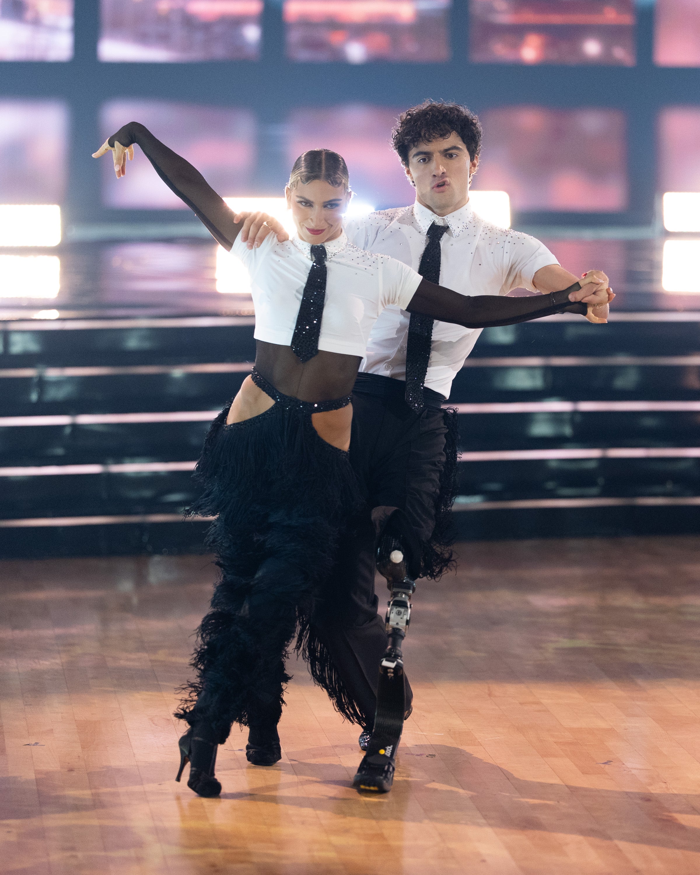 Daniella and Ezra were tied atop the leaderboard after week 2 (Disney)