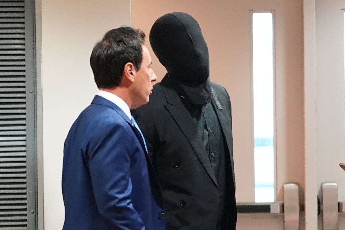 Antonio Brown shows up to court in unusual outfit before plea deal hearing is called off