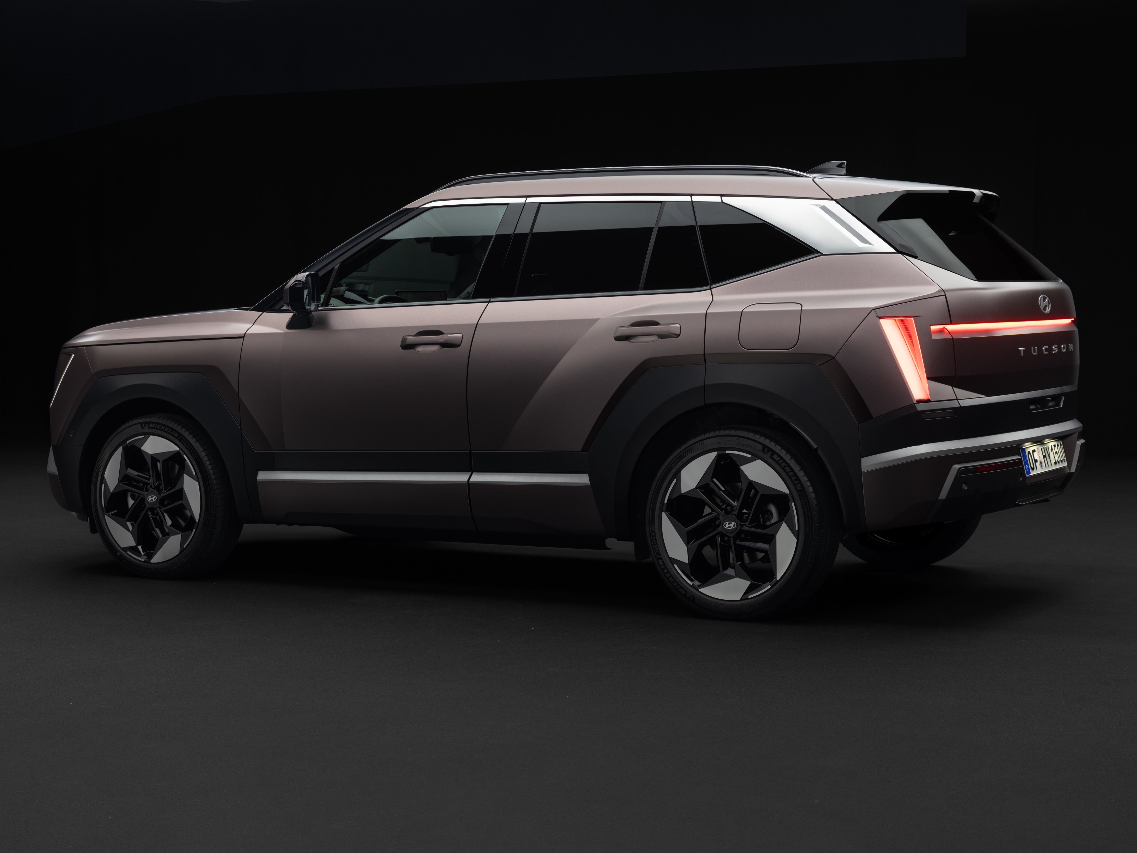 LED lighting features at the rear, too, while the whole look is more squared-off than before (Hyundai)