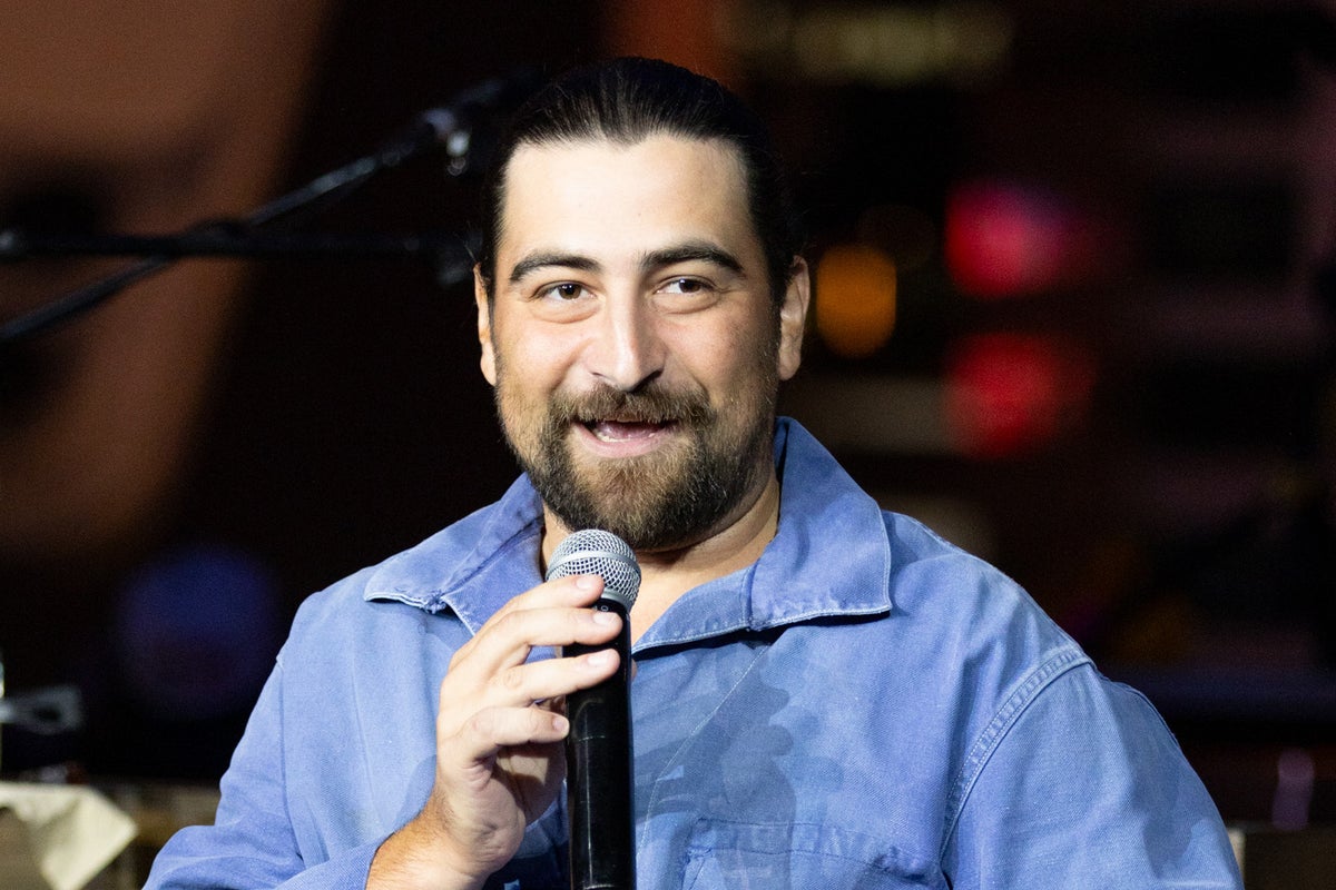 Noah Kahan pleads with fans misinterpreting his lyrics: ‘Please do not go off your medication’
