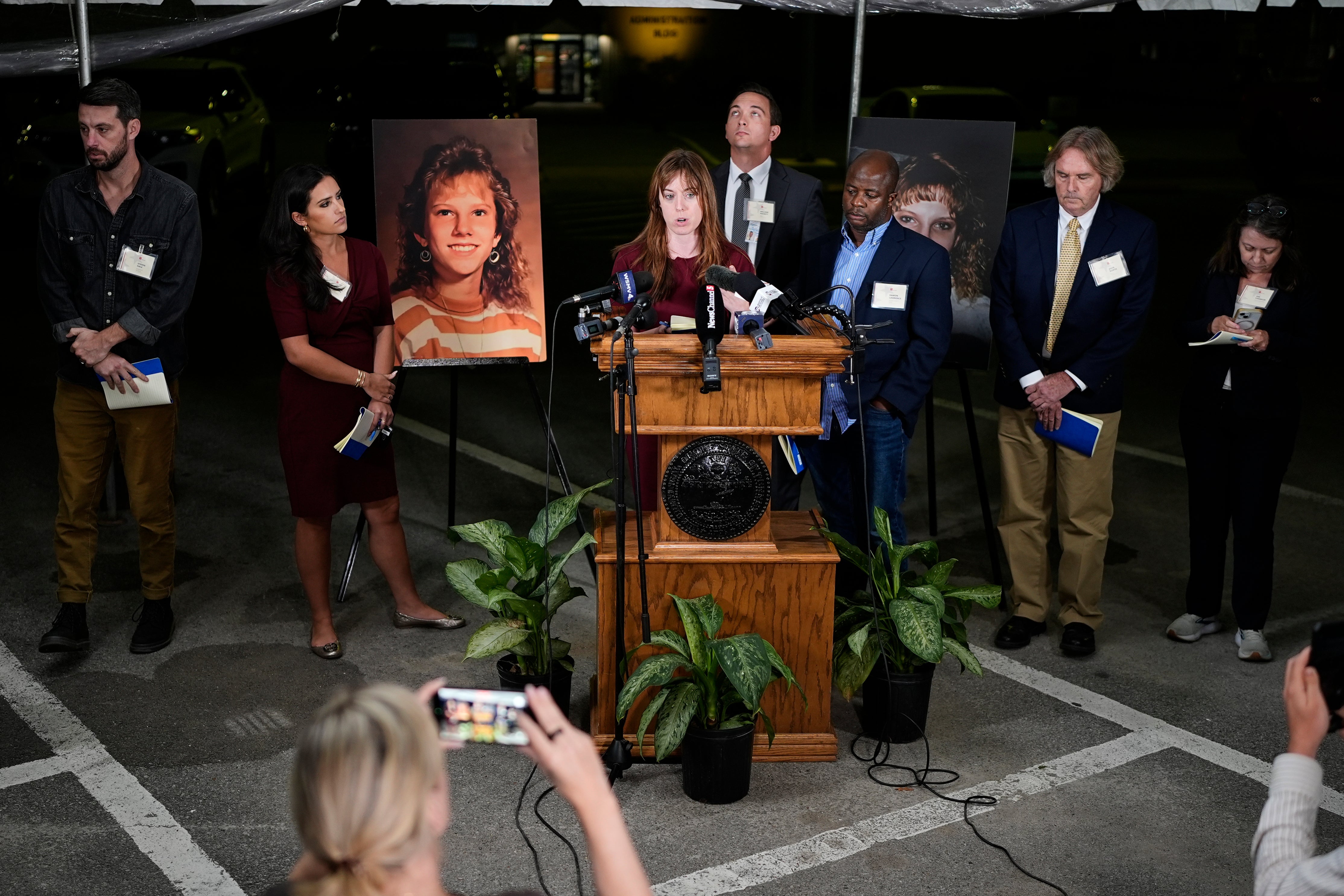 Media witnesses recount the moments before the execution of Christa Pike was halted