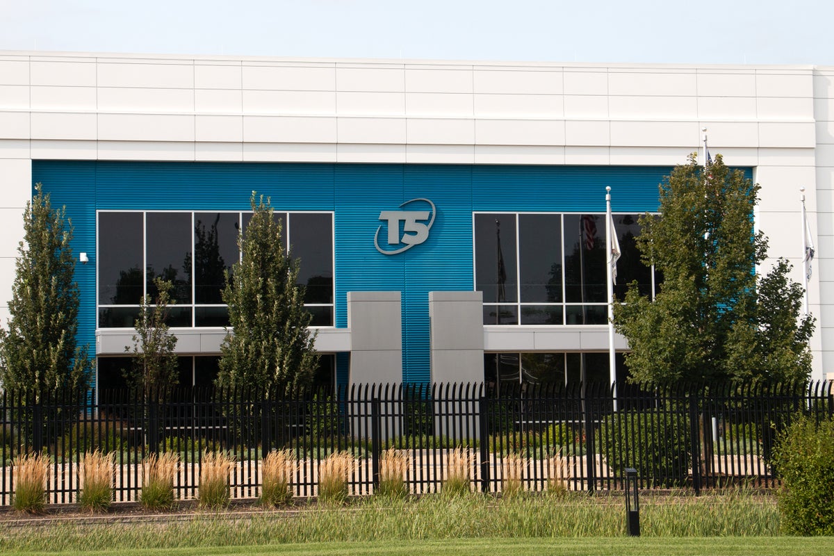 Report: New data centers could create more than 120K Illinois jobs, though mostly temporary