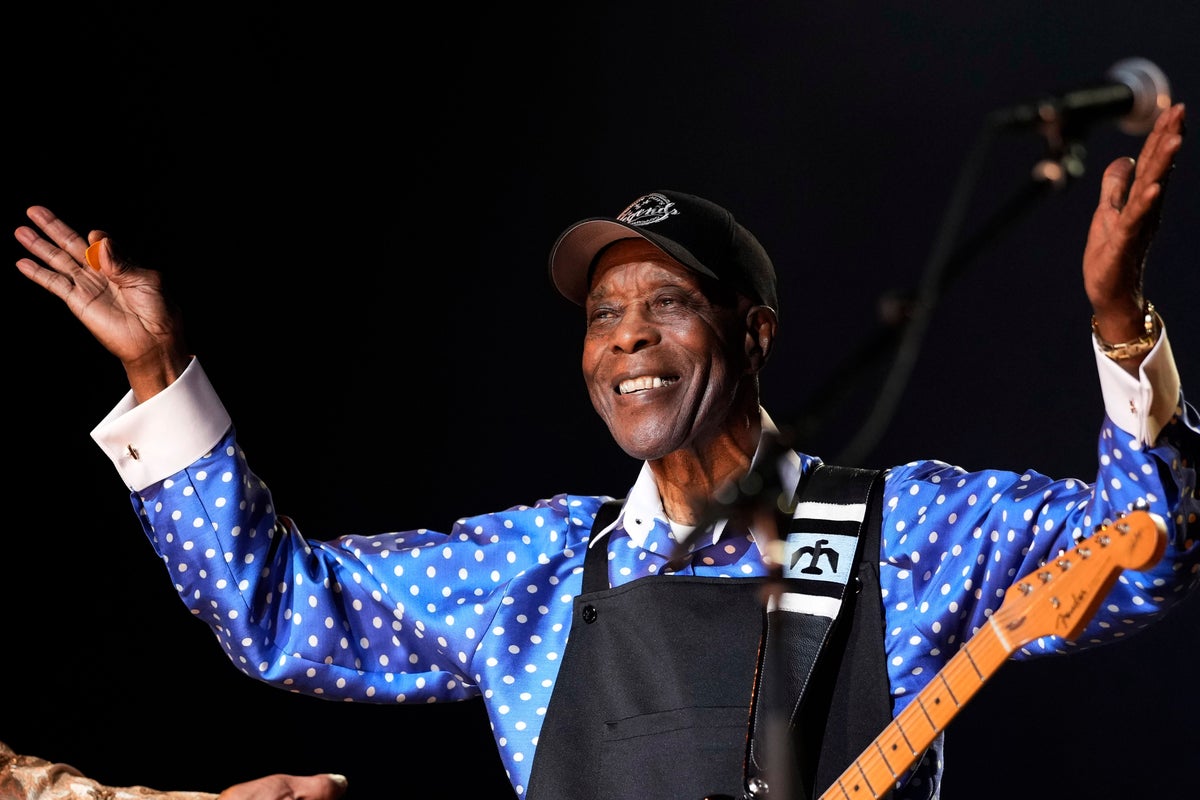 Buddy Guy honored at sold‑out Radio City Music Hall concert