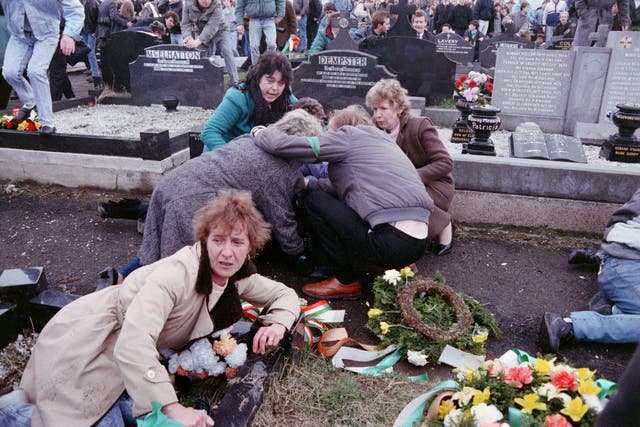 During the funeral of the three IRA's members killed in Gibraltar by British secret agents, the crowd of mourners dives for cover as loyalist gunmen open fire