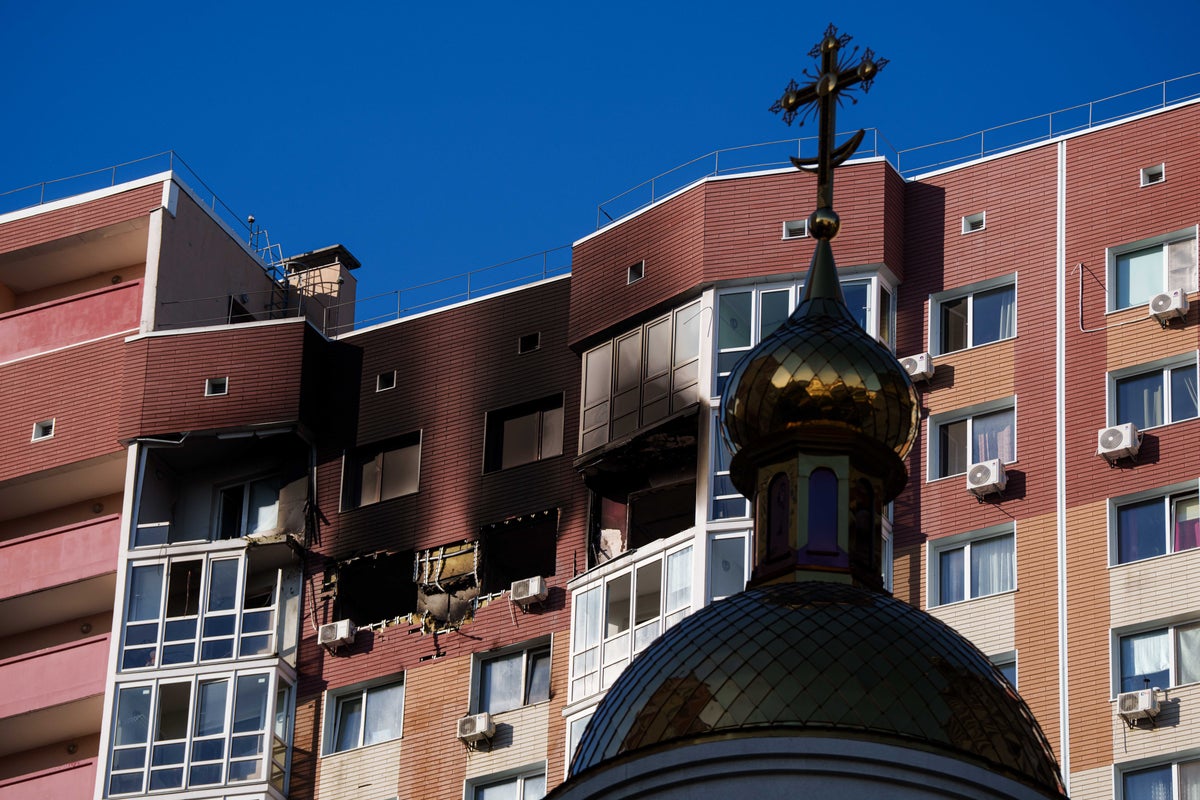 Russian aerial strikes close three Kyiv bridges and spark traffic chaos