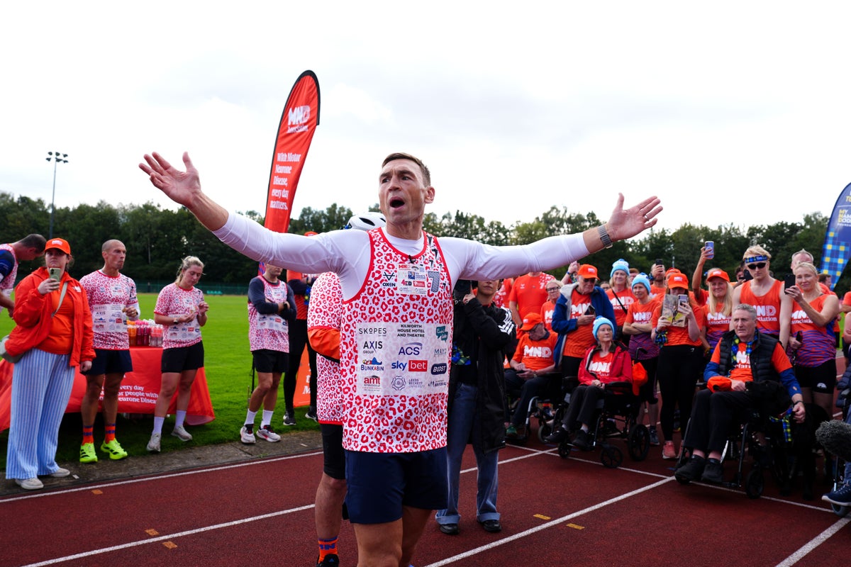 Kevin Sinfield completes penultimate day of 7‑in‑7 MND ultra‑run at St Helens