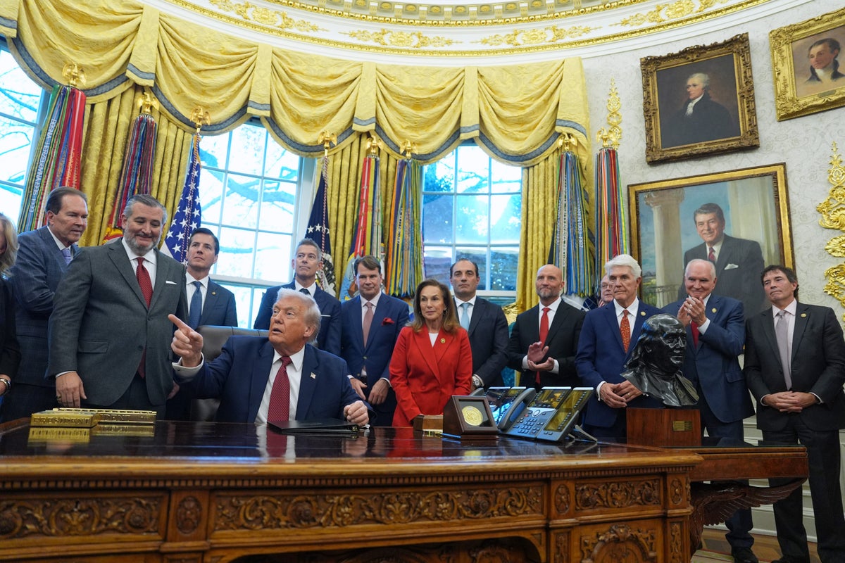 Environmental groups sue Trump administration over eased vehicle fuel economy rules