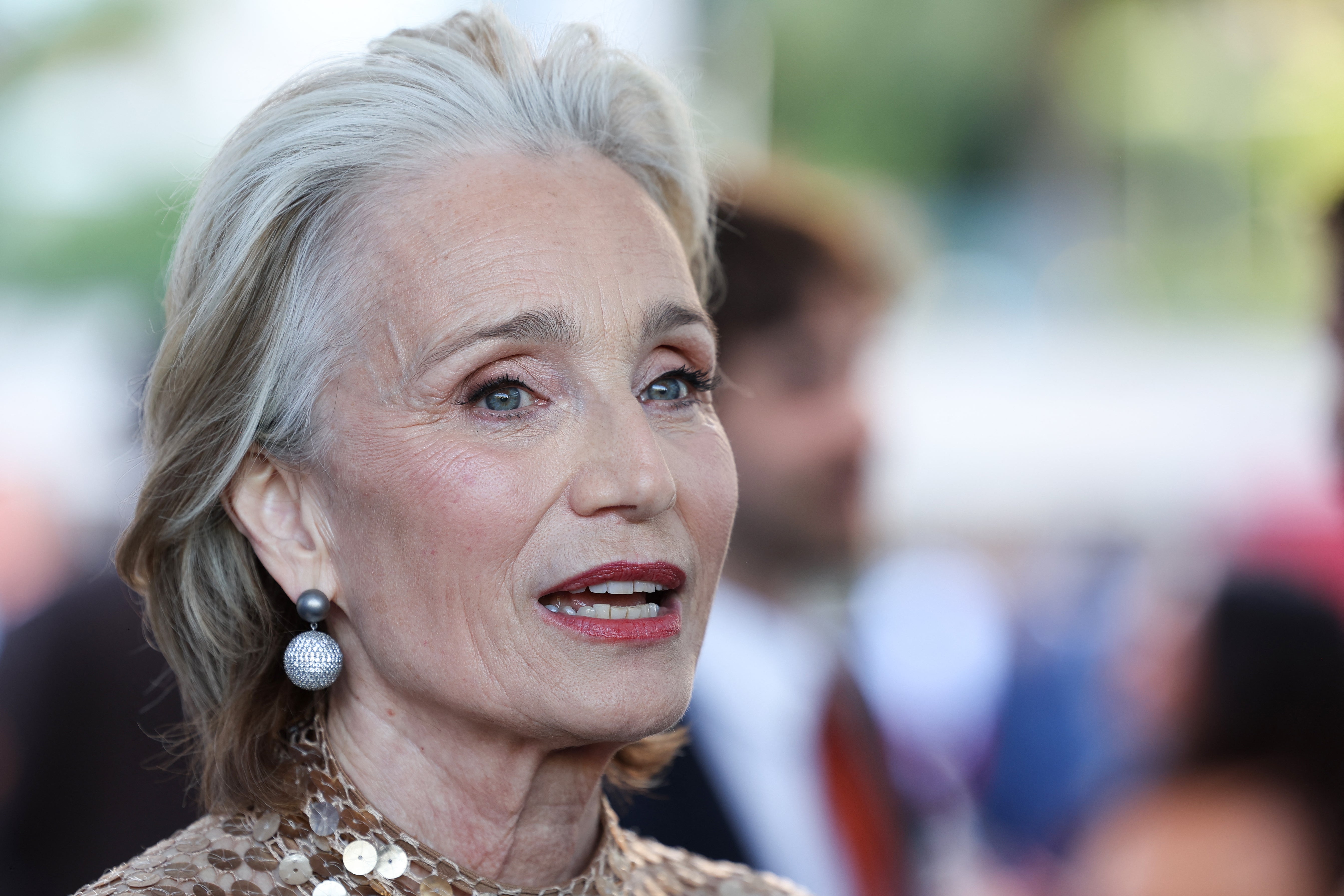 Kristin Scott Thomas slams front‑row fan for eating a ready‑meal onstage