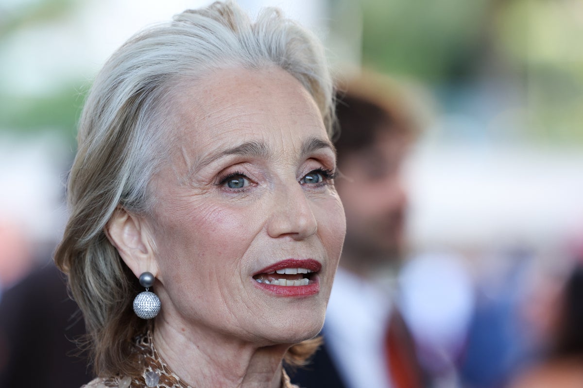 Kristin Scott Thomas reveals front row theatregoer ate a ready meal while she was on stage