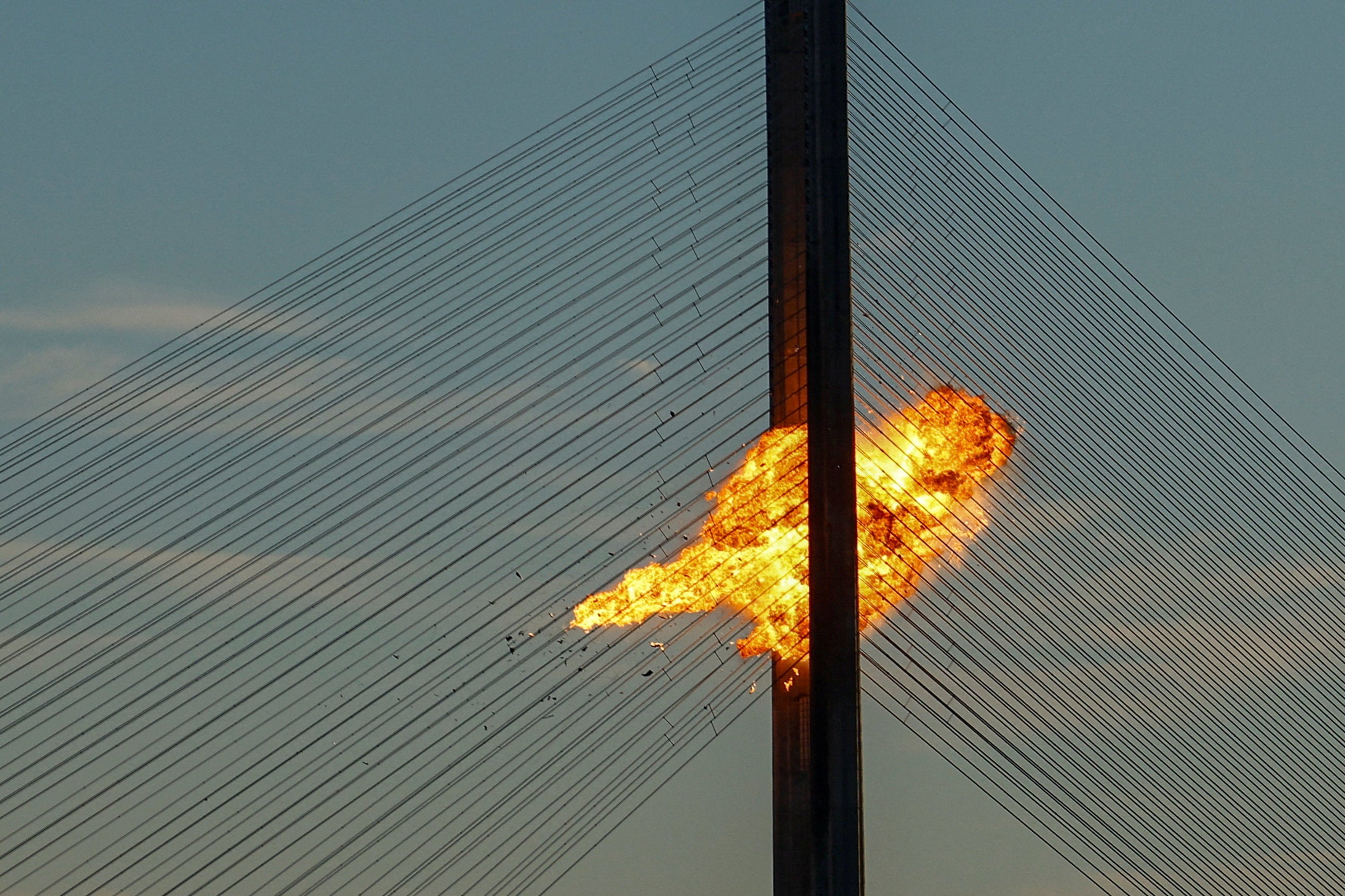 Russian air attacks strike Northern Bridge in Kyiv as Zelensky warns Putin