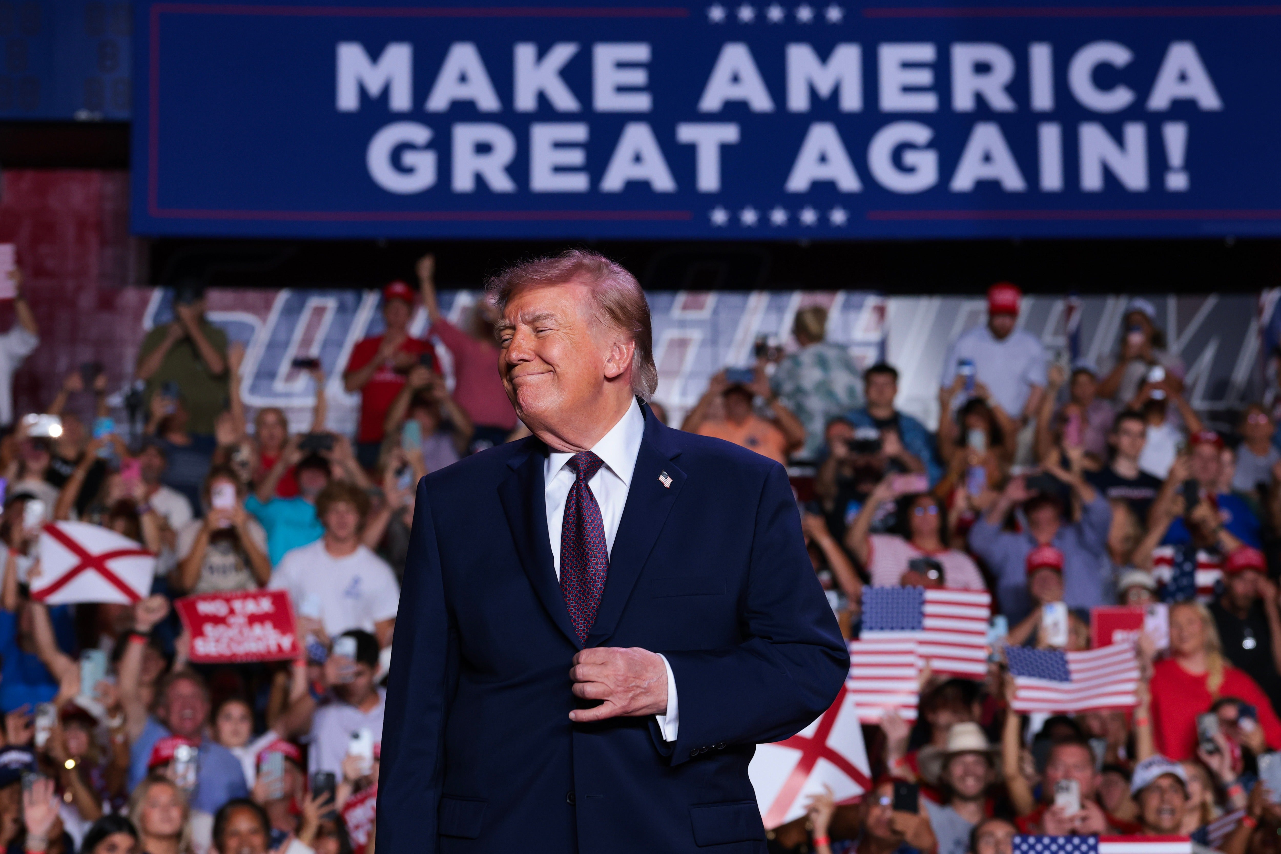 Trump continues to push his $5,000 payment despite polling showing Republicans behind Democrats in a generic ballot for the midterms