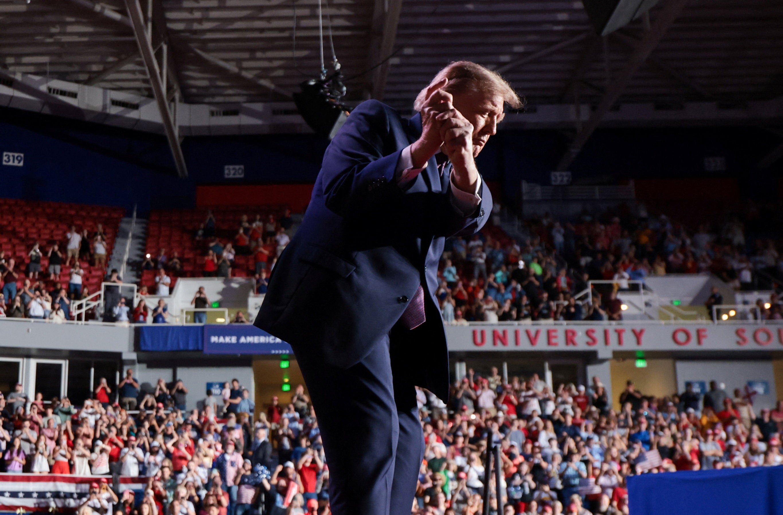 2026-10-03T005354Z_1277620878_RC2CVNAG1VS2_RTRMADP_3_USA-TRUMP-ALABAMA.JPG