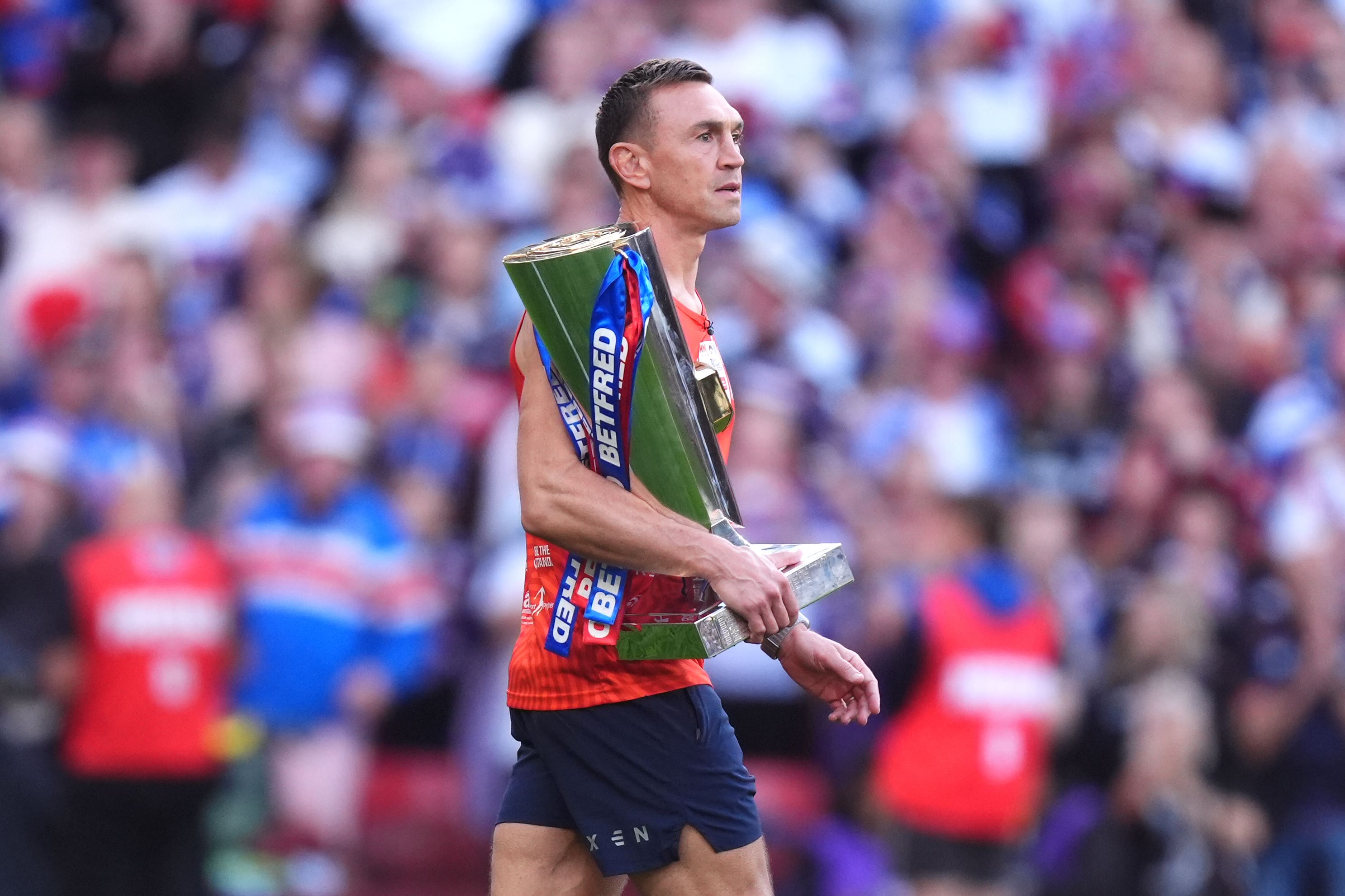 Sir Kevin Sinfield delivers trophy to cheers from sell-out crowd at ...