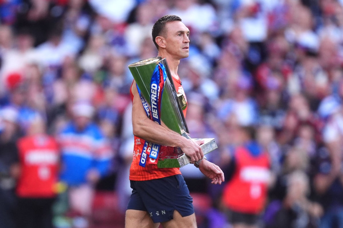 Kevin Sinfield presents Grand Final trophy at Old Trafford amid MND fundraiser